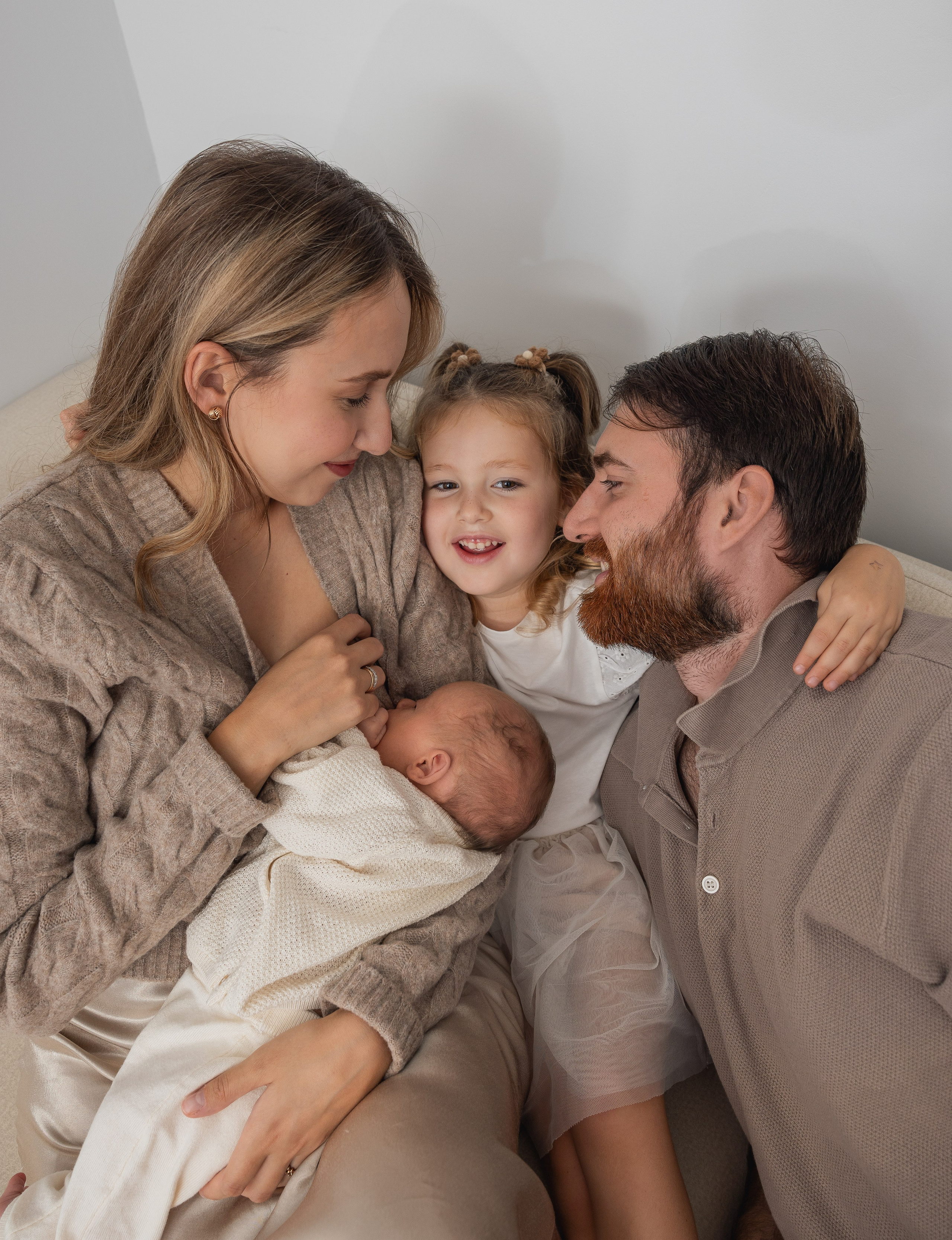 Newborn|Family Session. PHOTOGRAPHER IN LONDON