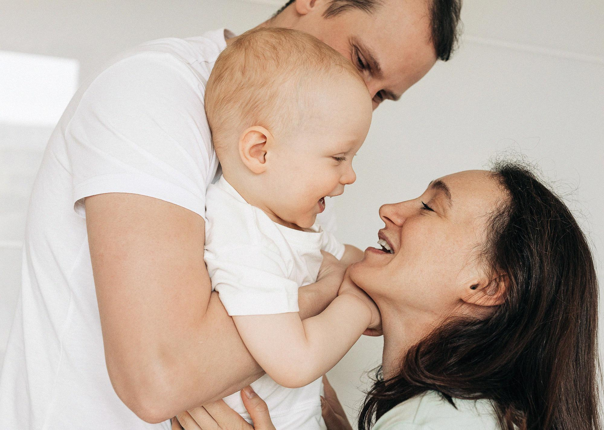 Home photo shoot in Prague. Домашняя фотосъёмка в Праге. Family and wedding photographer in Prague Natalia Fedori