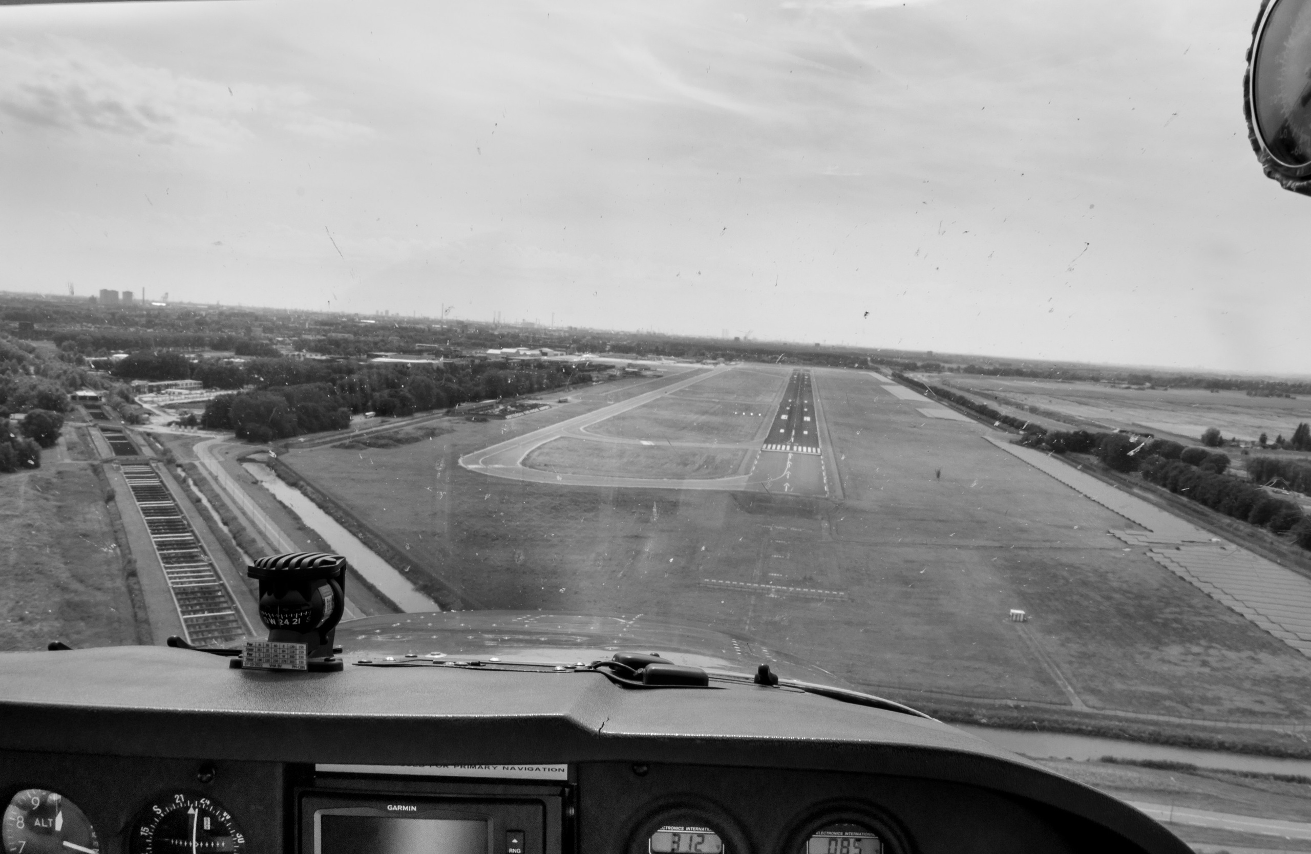 A photoshoot of a pilot and planes. Éclat Photos. Exclusive portrait photography service