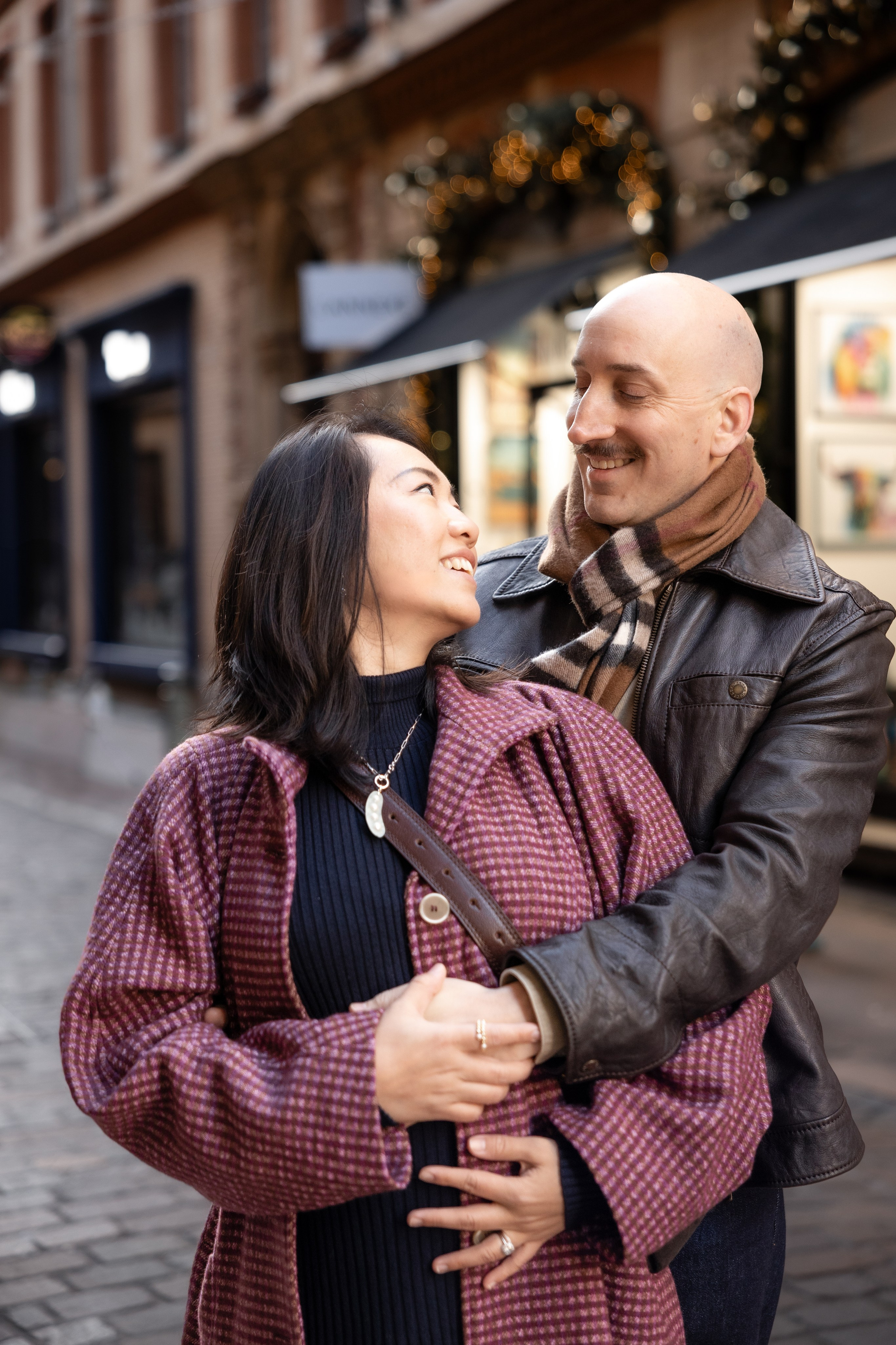 Christmas maternity photo session in Toulouse. Eugenie Smirnova — wedding, corporate and lifestyle photographer in Toulouse and Southwest France