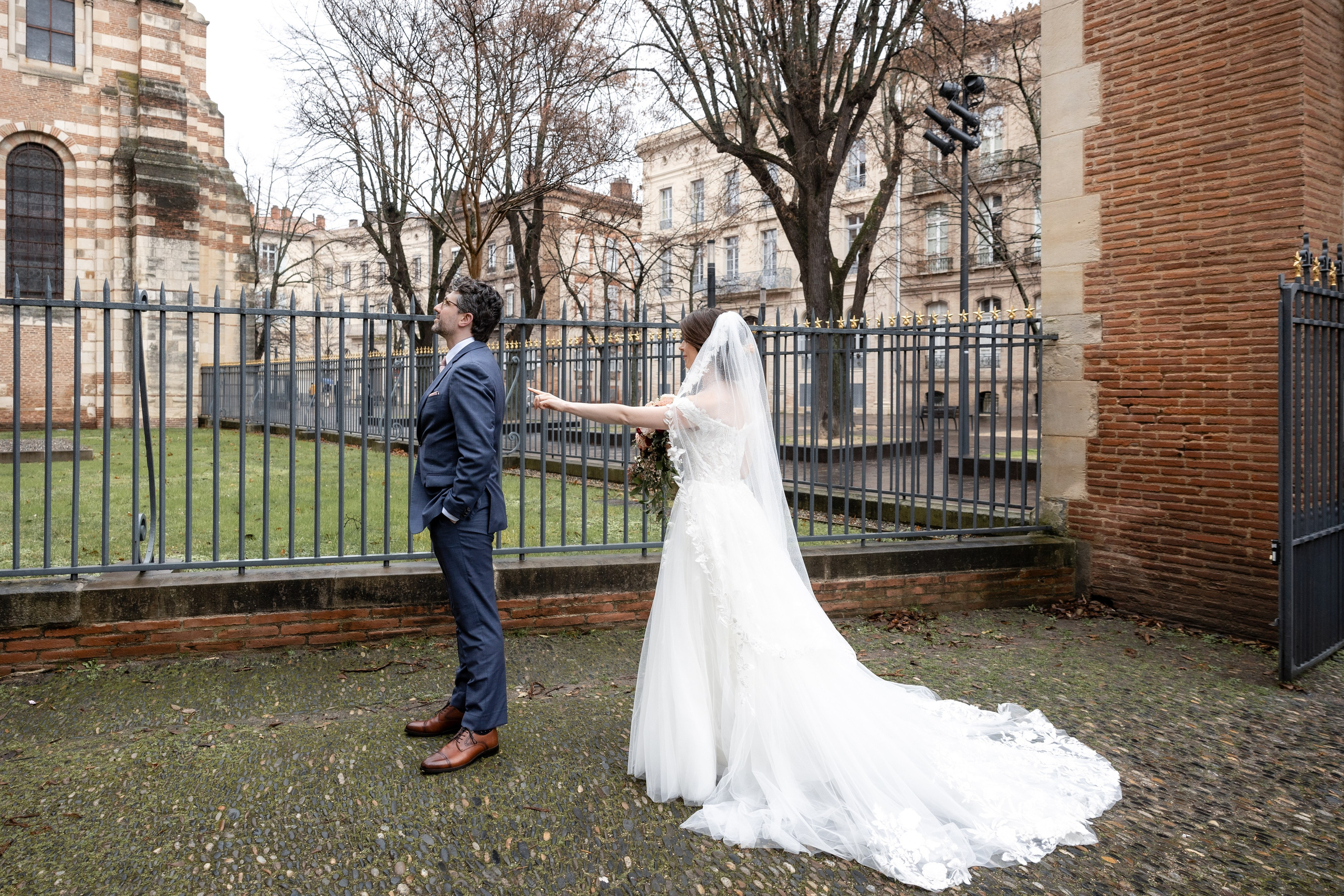 Christmas wedding to remember in Toulouse, Capitole. Gillian & Scott. Eugenie Smirnova — wedding, corporate and lifestyle photographer in Toulouse and Southwest France