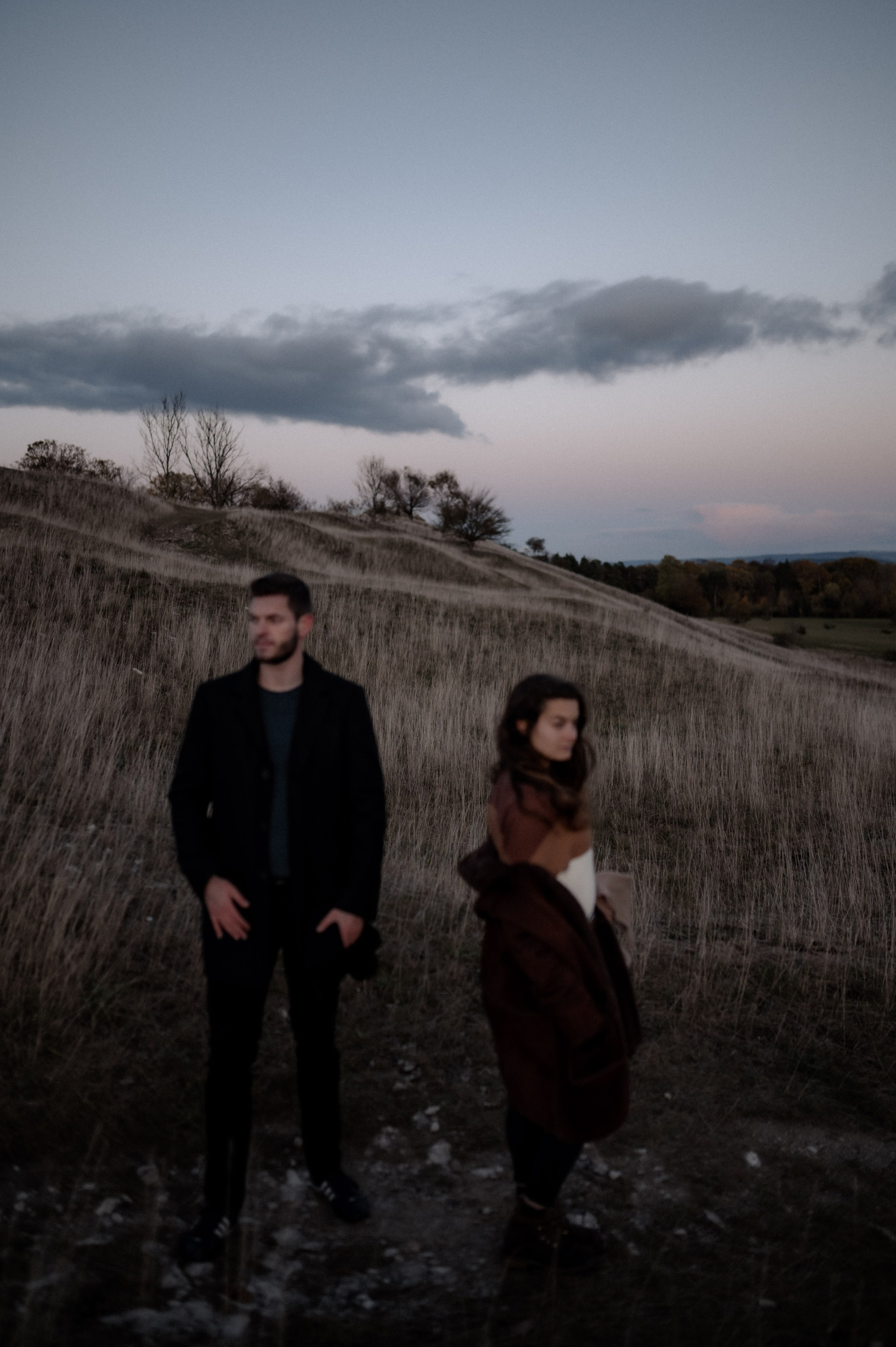 Wenn der Wind flüstert | Paarshooting am Gelben Berg. Фотограф в Нюрнберге Ирина Менерт из Ансбаха