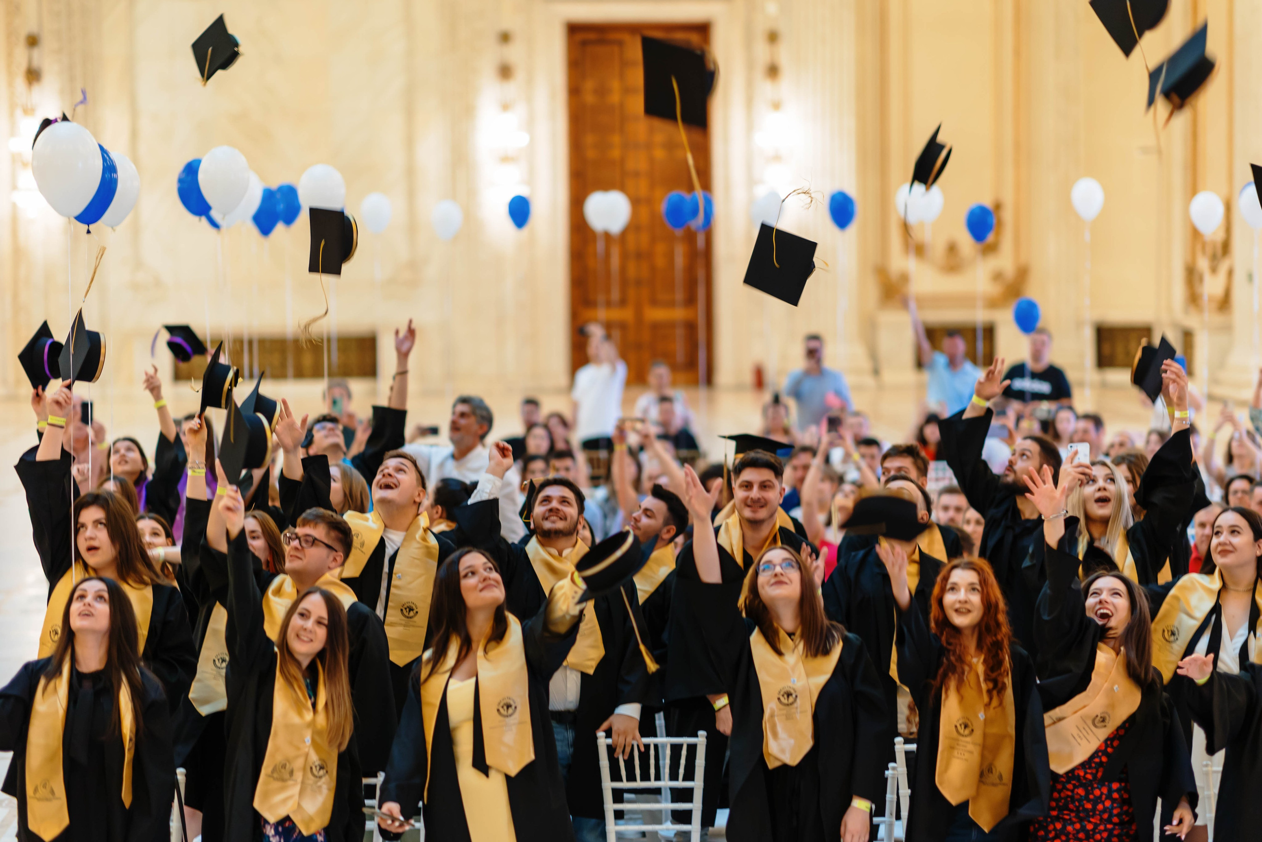 Festivitate de absolvire Universitatea ASE. MDimaFotoStudio. Fotograf de nuntă, evenimente private și de familie