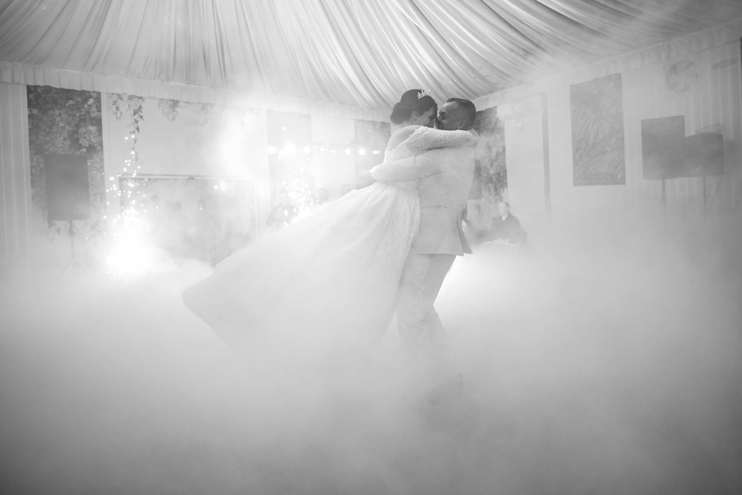 Documentary Weddings. Adrian Aioanei — Fotograf profesionist de nuntă în Iași, Suceava și București. Specializat în evenimente, portrete și fine art