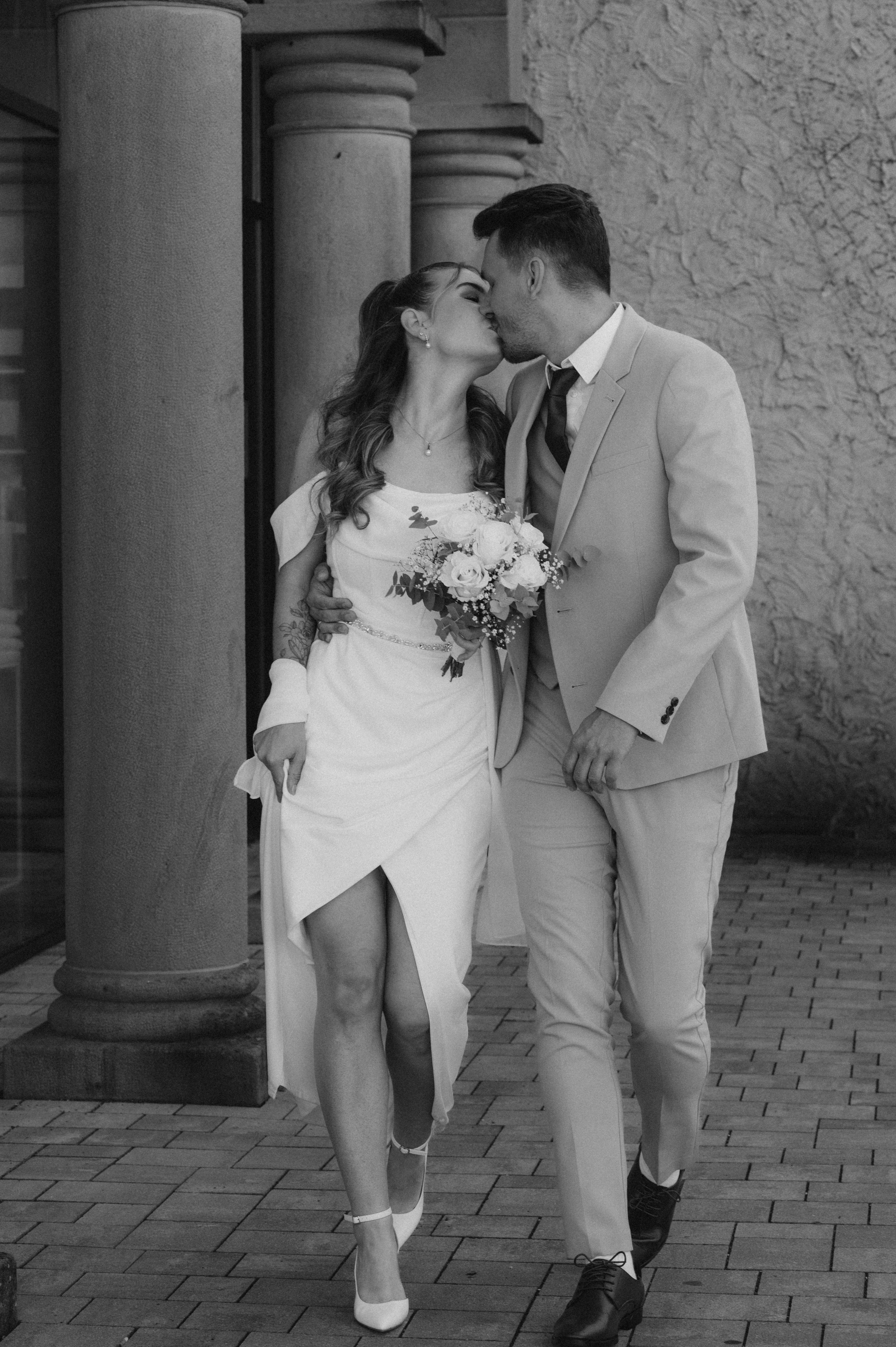 CIVIL WEDDING IN STADTSCHLOSS IN HERRIEDEN. Photographer in Nuremberg Irina Mehnert from Ansbach