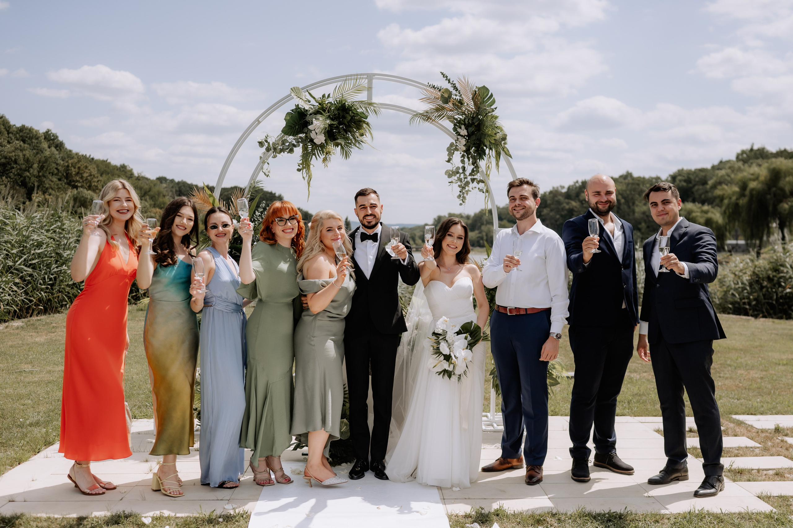 Cununie civila in aer liber , artificii de zi colorate , decor nunta , nunta la Hotel Traian. Proud Vision Weddings | Wedding Photography & Film — Servicii profesionale Foto Video Nunta Iasi