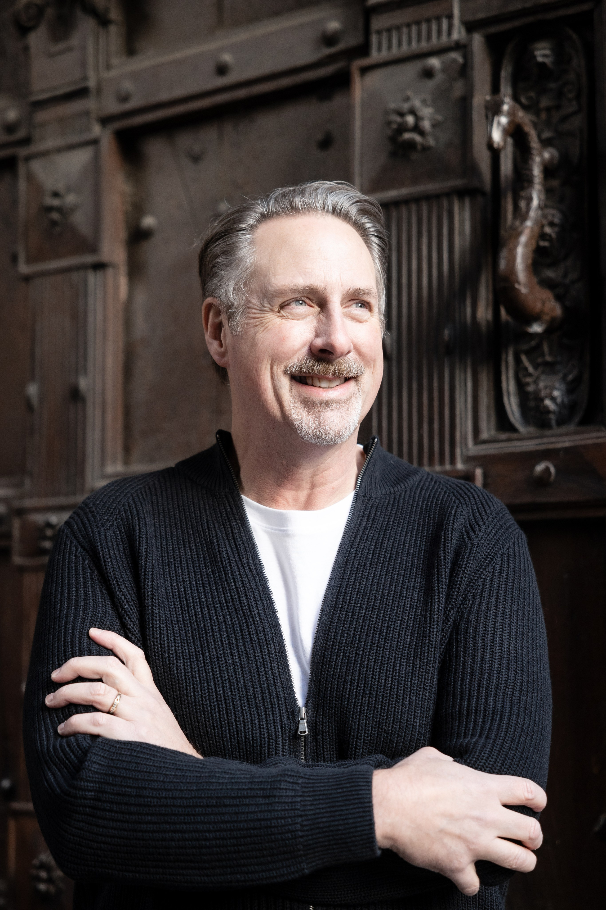 Séance photo de famille dans le centre-ville de Toulouse pour Cara’s Family. Eugénie Smirnova — Photographe à Toulouse et dans le Sud-Ouest