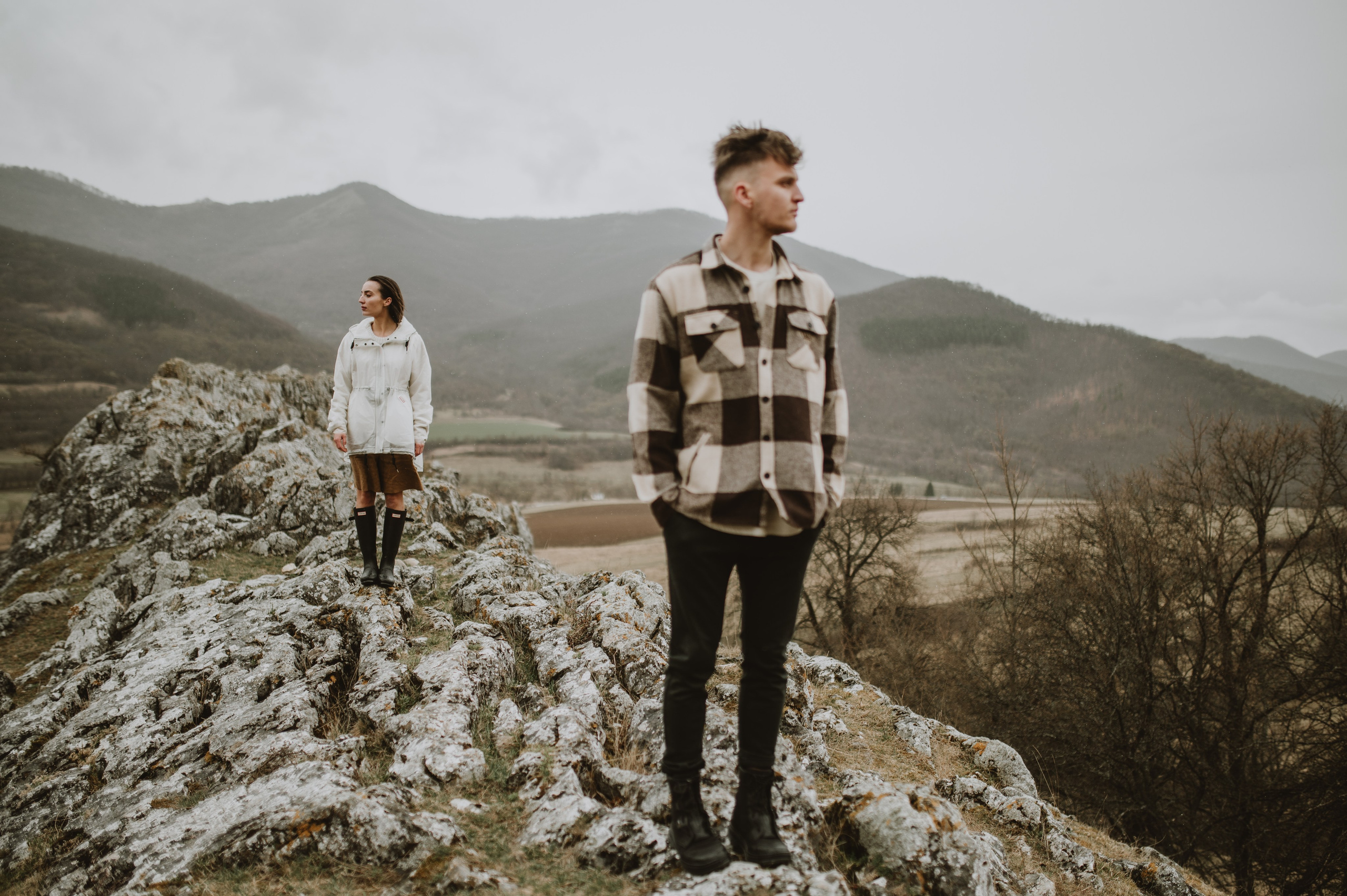 Sedinta foto de cuplu in munti, sedinta save the date pe munte. Proud Vision Weddings | Wedding Photography & Film — Servicii profesionale Foto Video Nunta Iasi