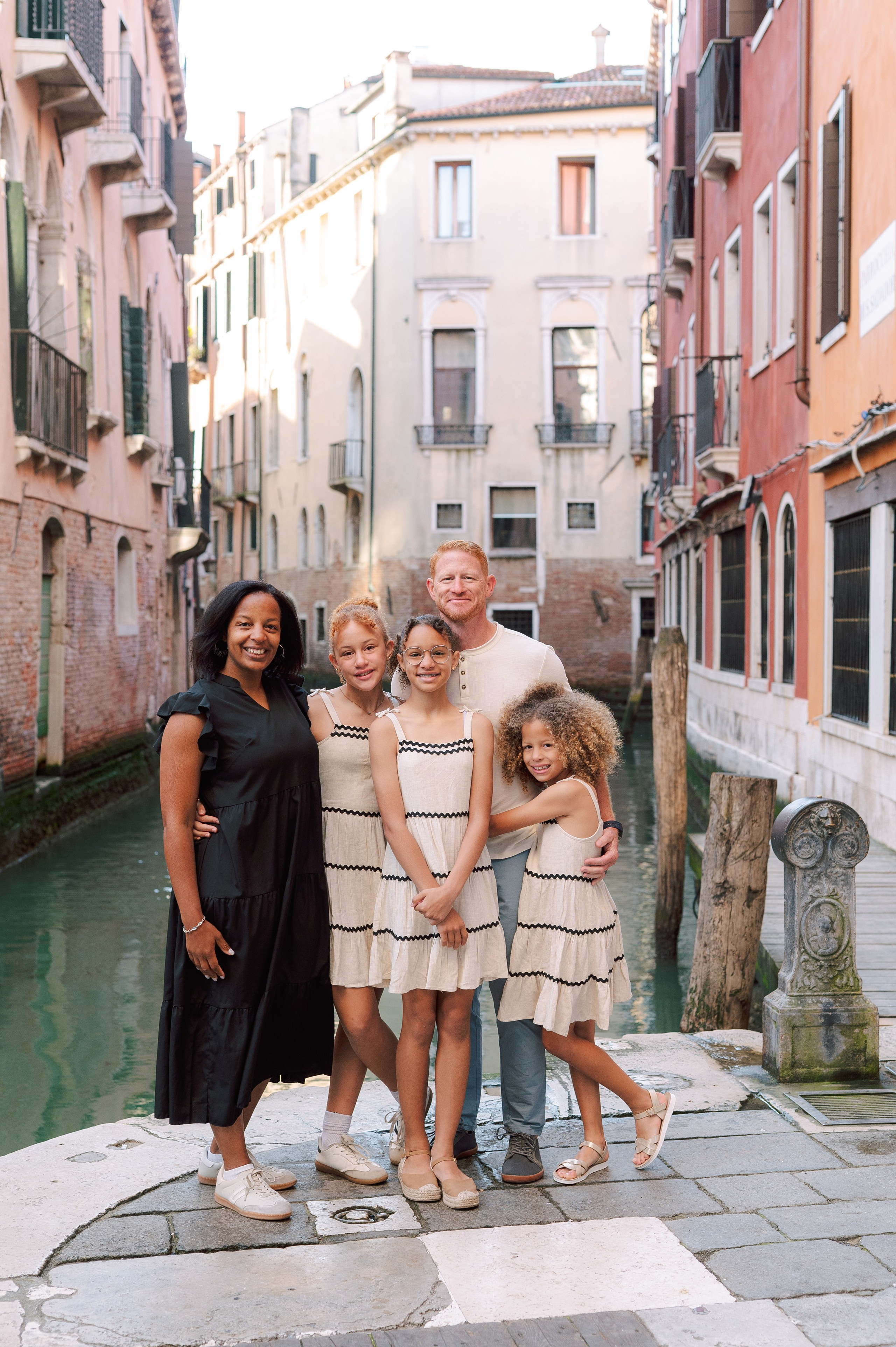 Eliza, Elena, Elliana, Teresa and Brad. Photographer in Venice Anna Terzi