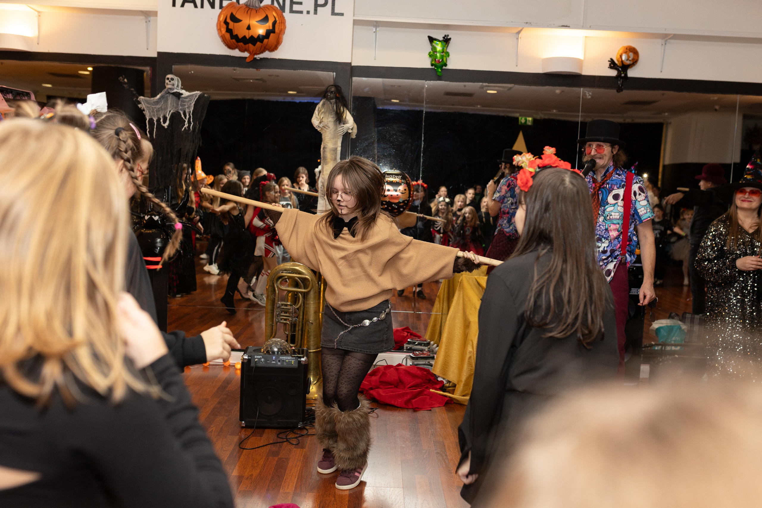 Leo dance studio Helloween 2025. Семейный и детский фотограф в Варшаве Мила Бобровская