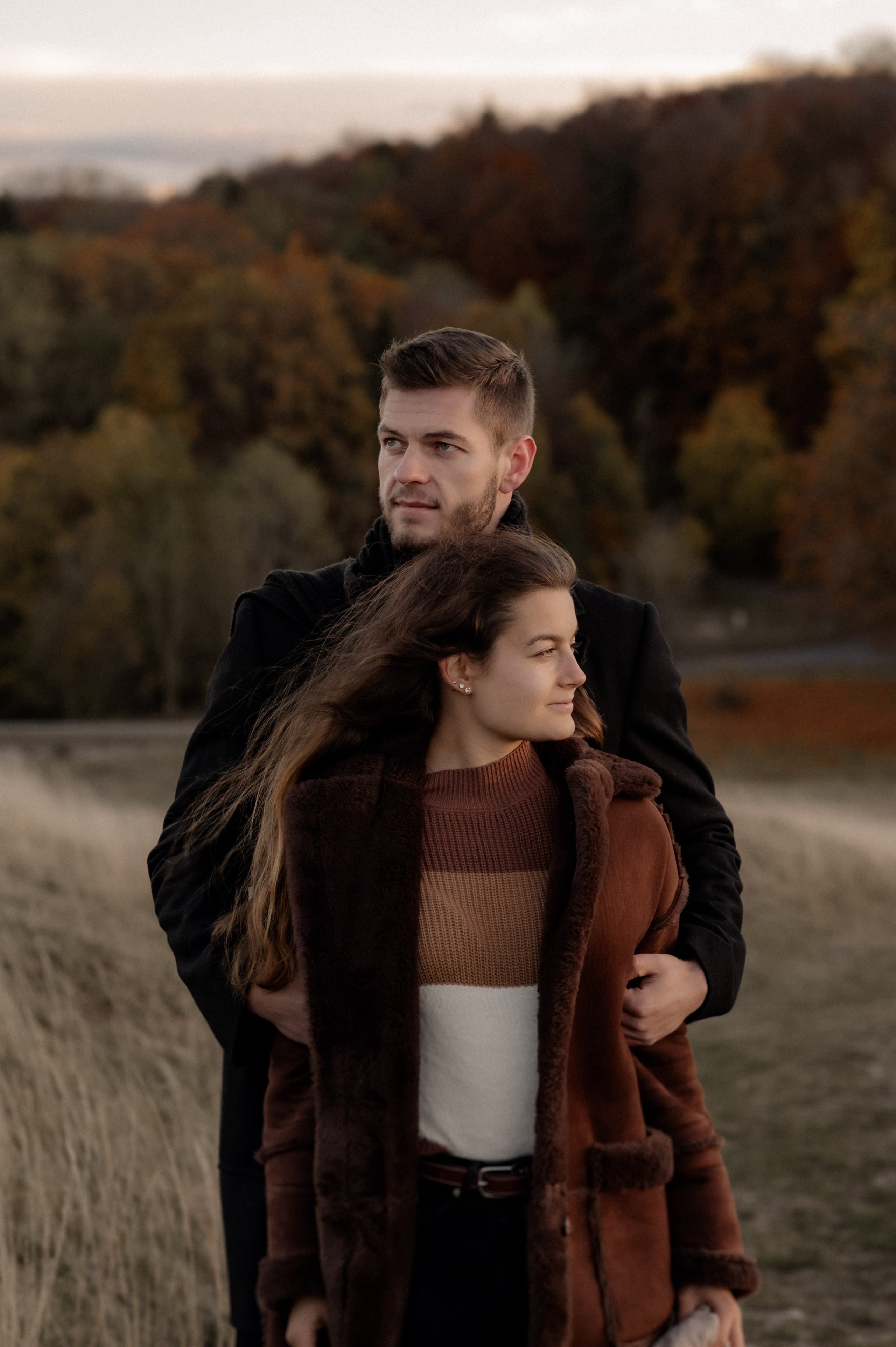 Wenn der Wind flüstert | Paarshooting am Gelben Berg. Фотограф в Нюрнберге Ирина Менерт из Ансбаха