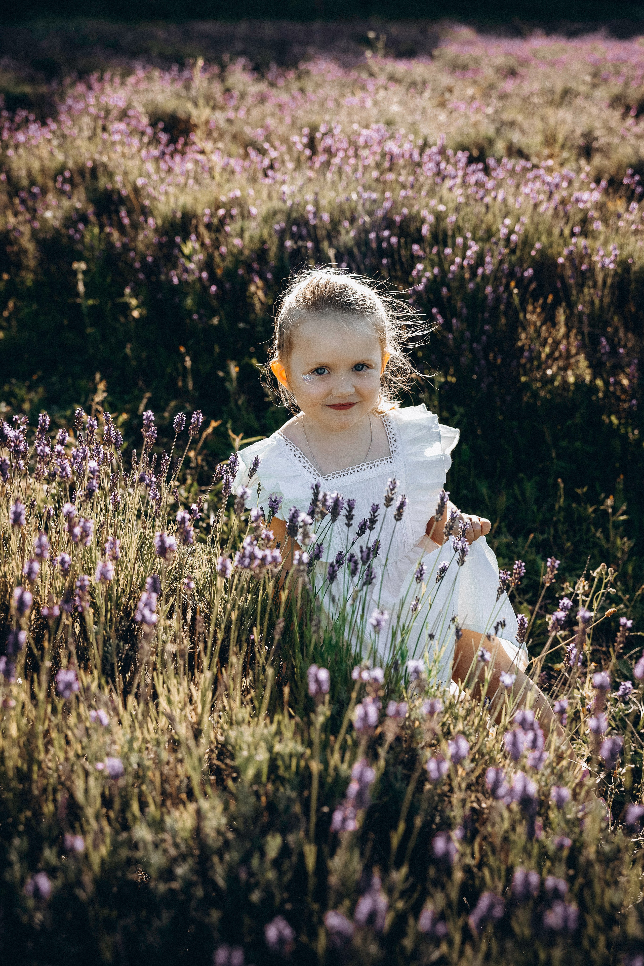 A Dreamy Family Photoshoot in the Lavender Fields Near Gaillac. Eugenie Smirnova — wedding, corporate and lifestyle photographer in Toulouse and Southwest France