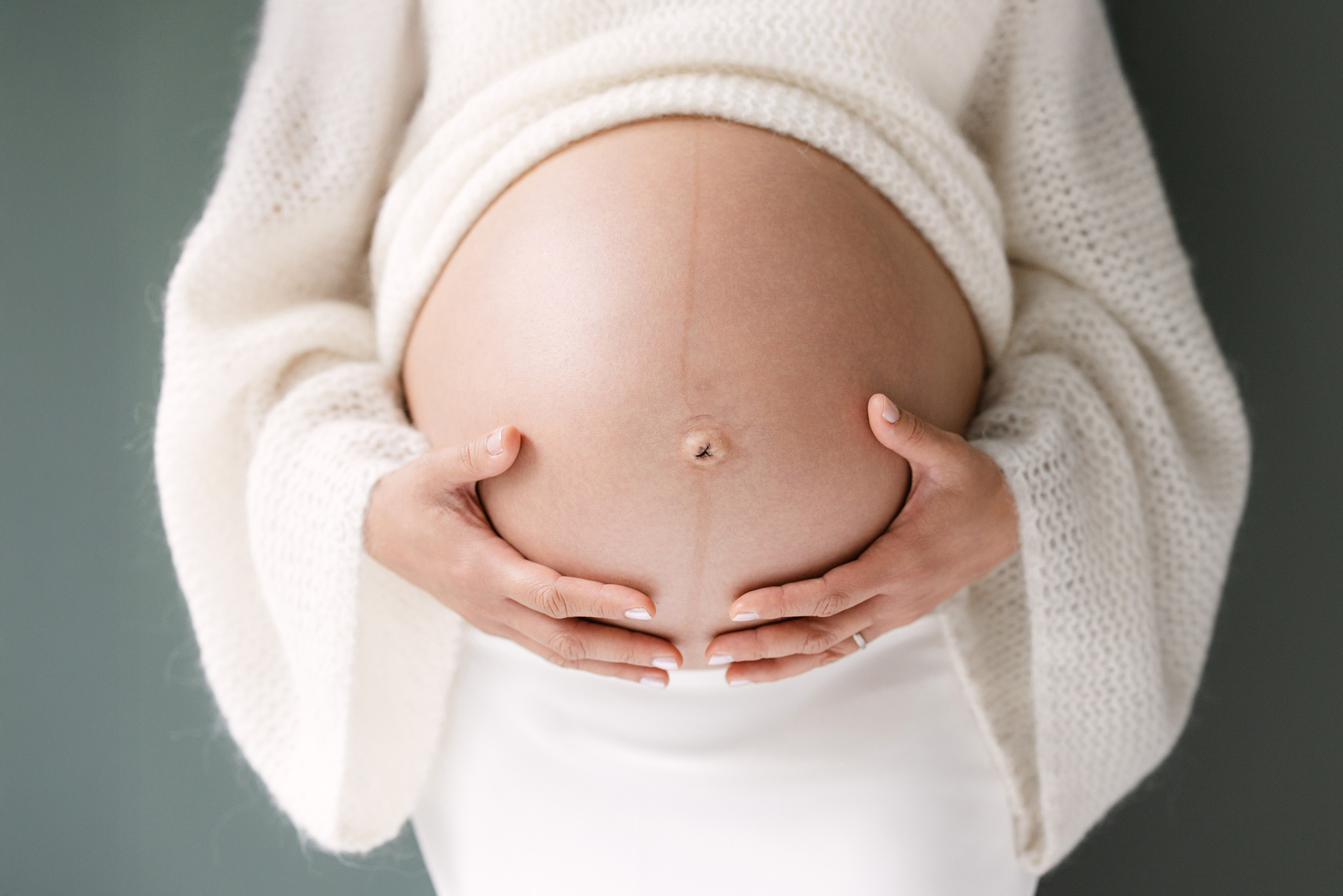 Zeitlose und moderne Schwangerschaftsfotografie in Zürich & Uster — natürlich, unkompliziert und ohne Kitsch. Wedding and Family Photographer Switzerland and Italy. Valeria Diaz