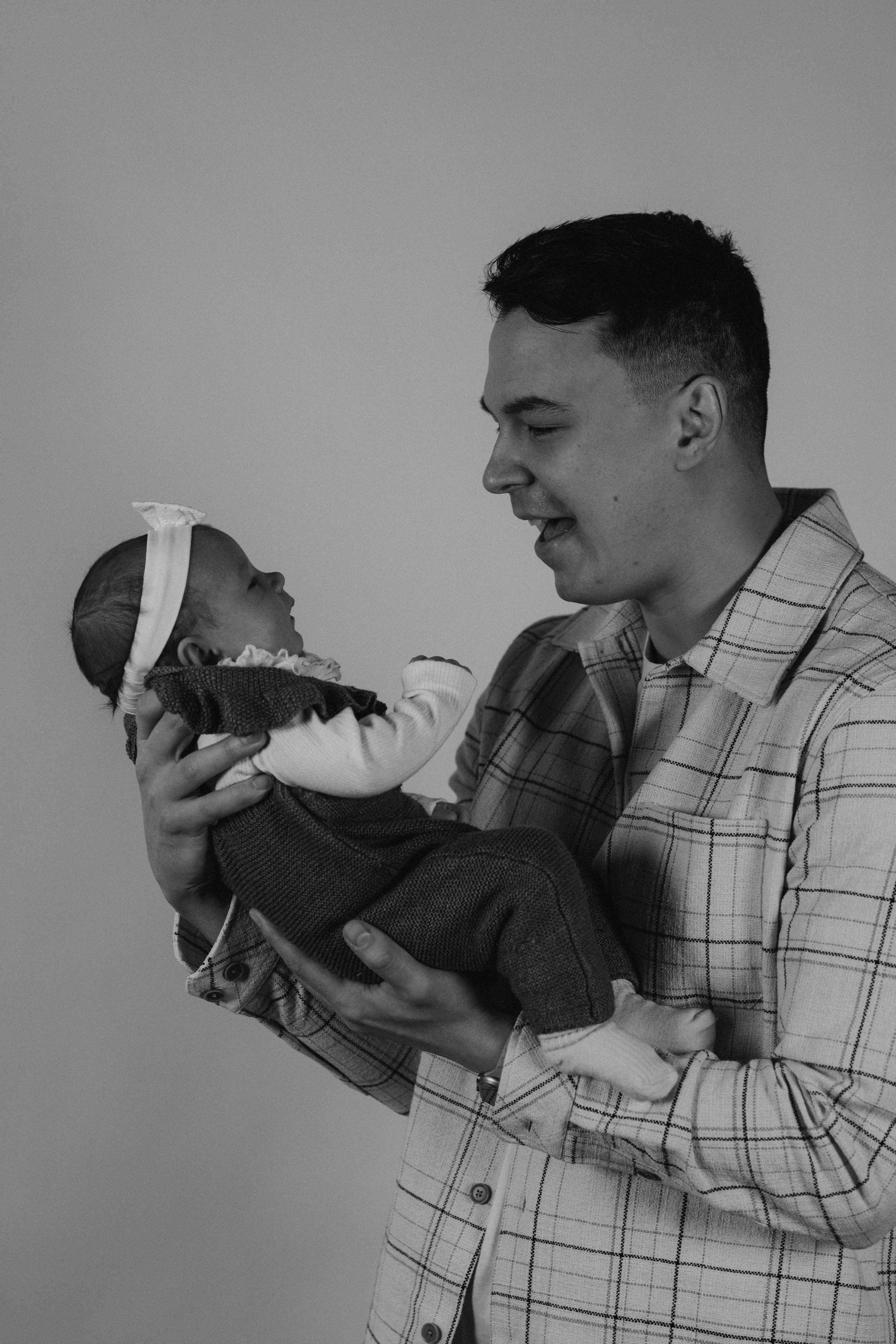 Family, bnw, photoshoot. Wedding and portrait photographer in Helsinki Vickan O