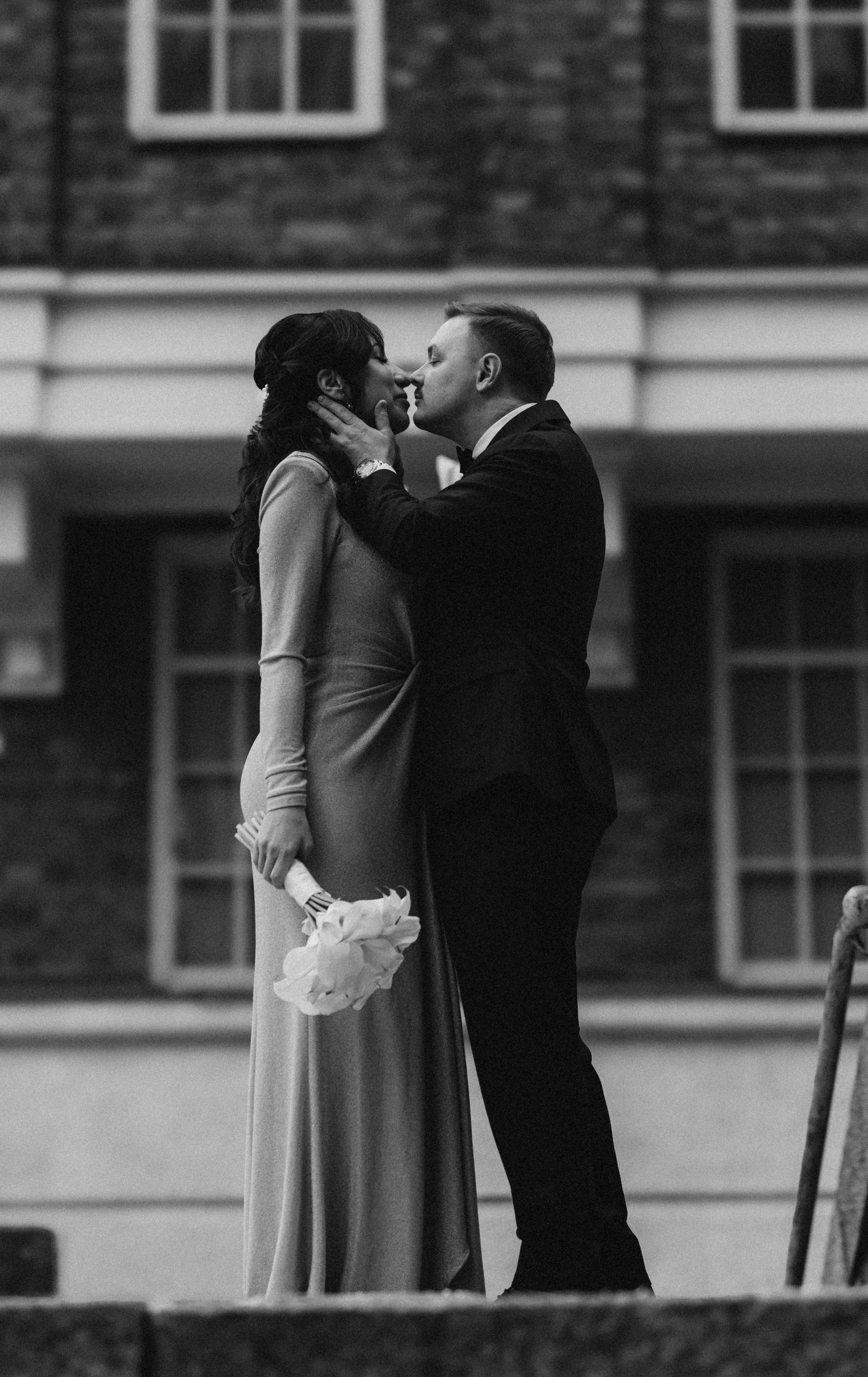 Wedding, city wedding, couple, lovestory, potrait. Wedding and portrait photographer in Helsinki Vickan O