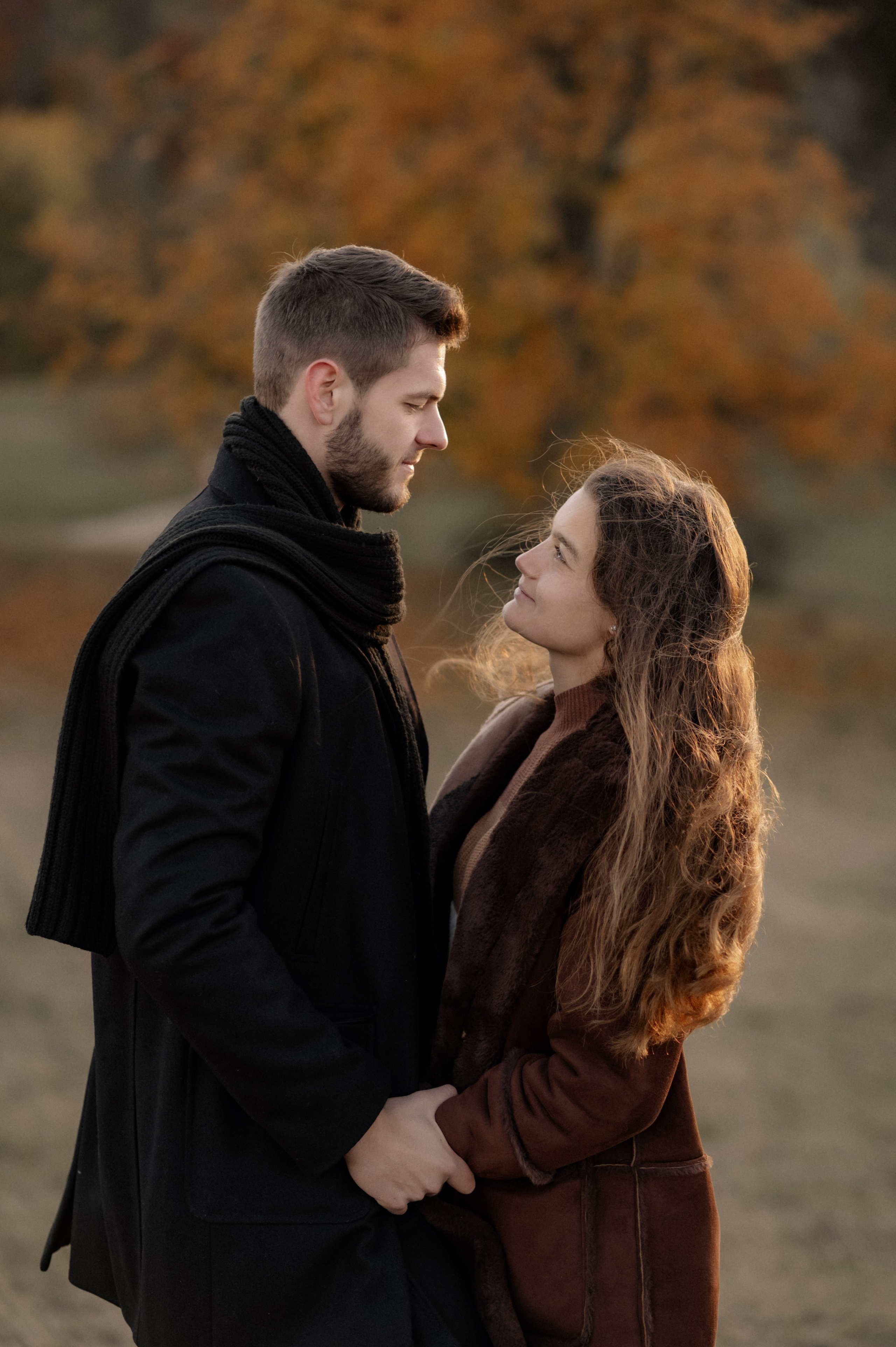 Wenn der Wind flüstert | Paarshooting am Gelben Berg. Фотограф в Нюрнберге Ирина Менерт из Ансбаха