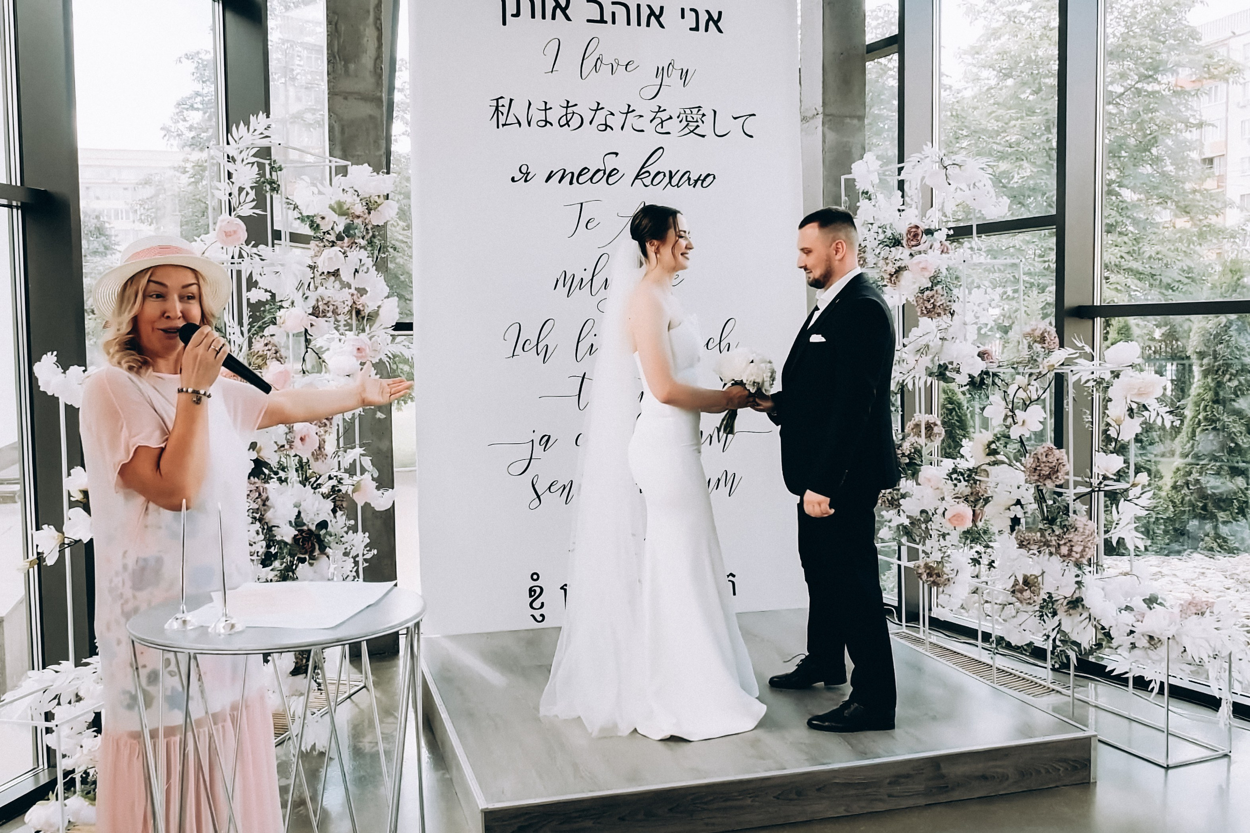 White Wedding. Wedding and Family Photograph