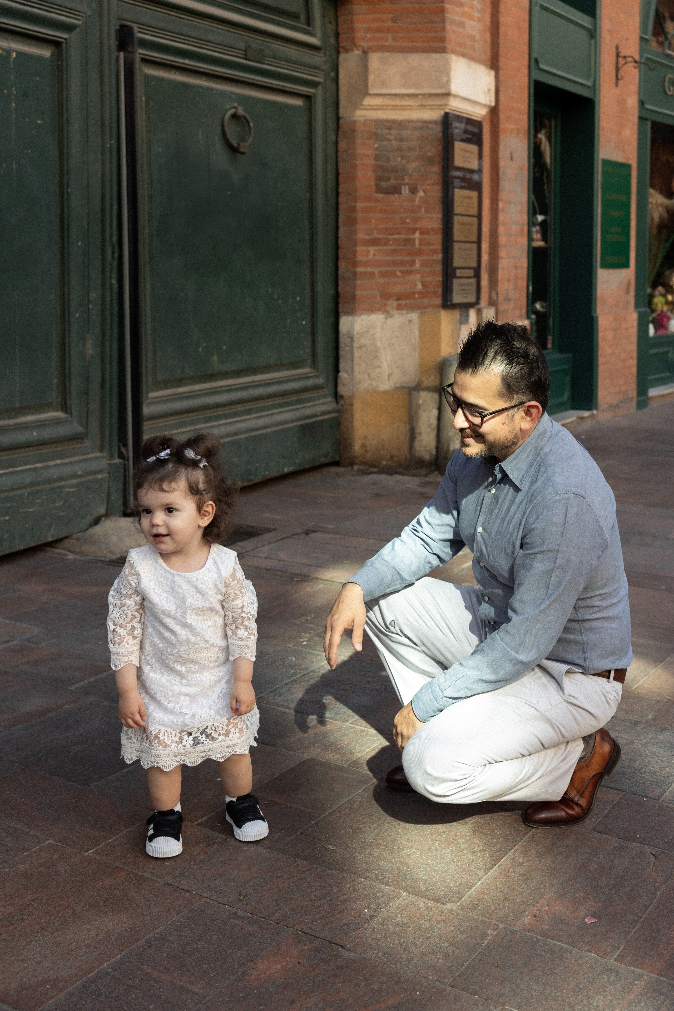 Family photo session in Toulouse. Eugenie Smirnova — wedding, corporate and lifestyle photographer in Toulouse and Southwest France
