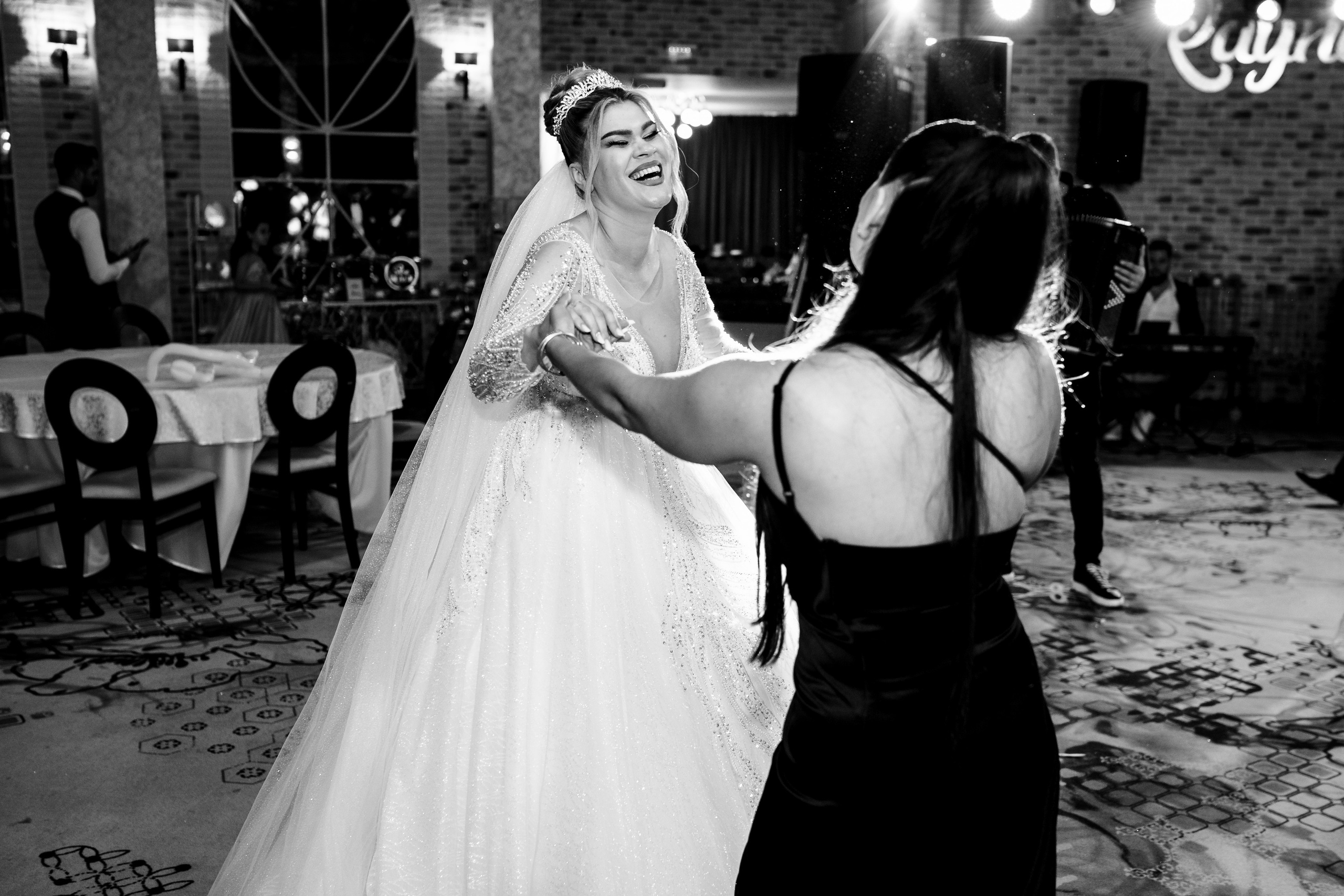 Andreea, Damian si Aris. Acasă