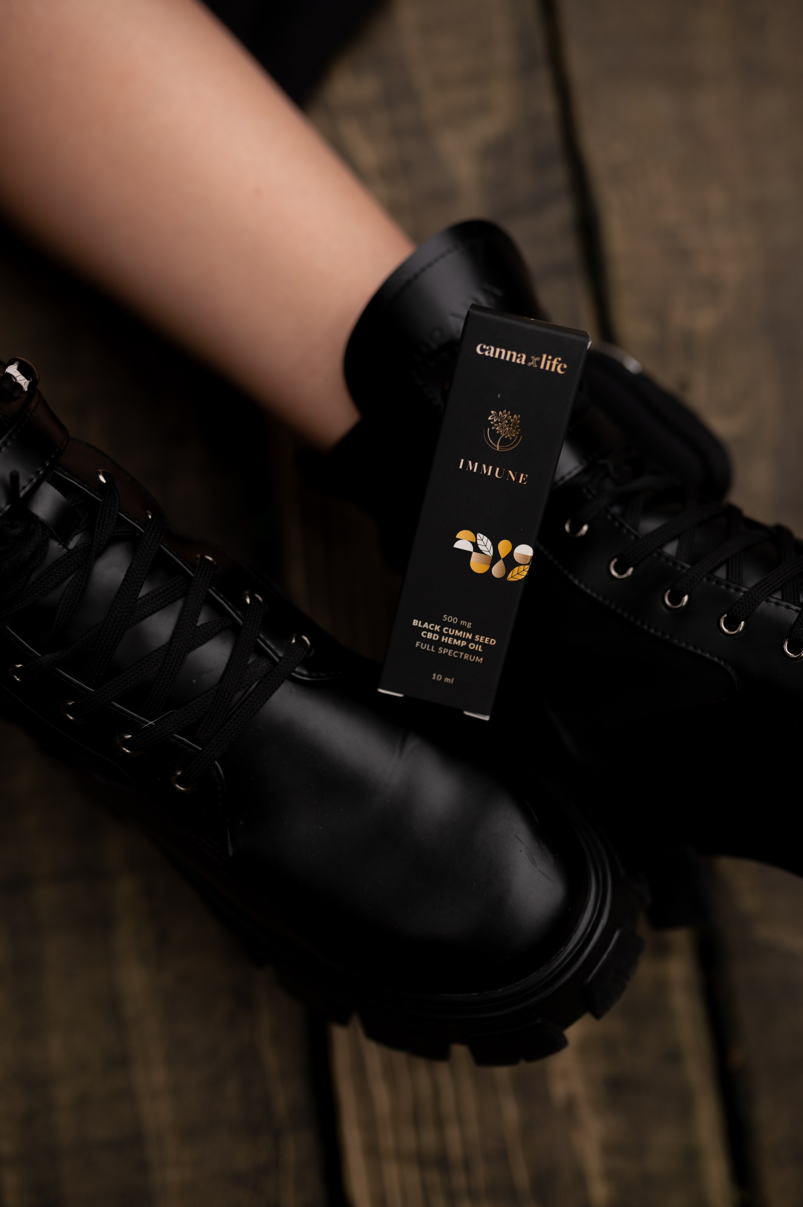 CannaXlife CBD products. ANNA-MARIA PHOTO CONTENT CREATOR — фотограф, естет, художник і візуальний експерт Instagram у Празі