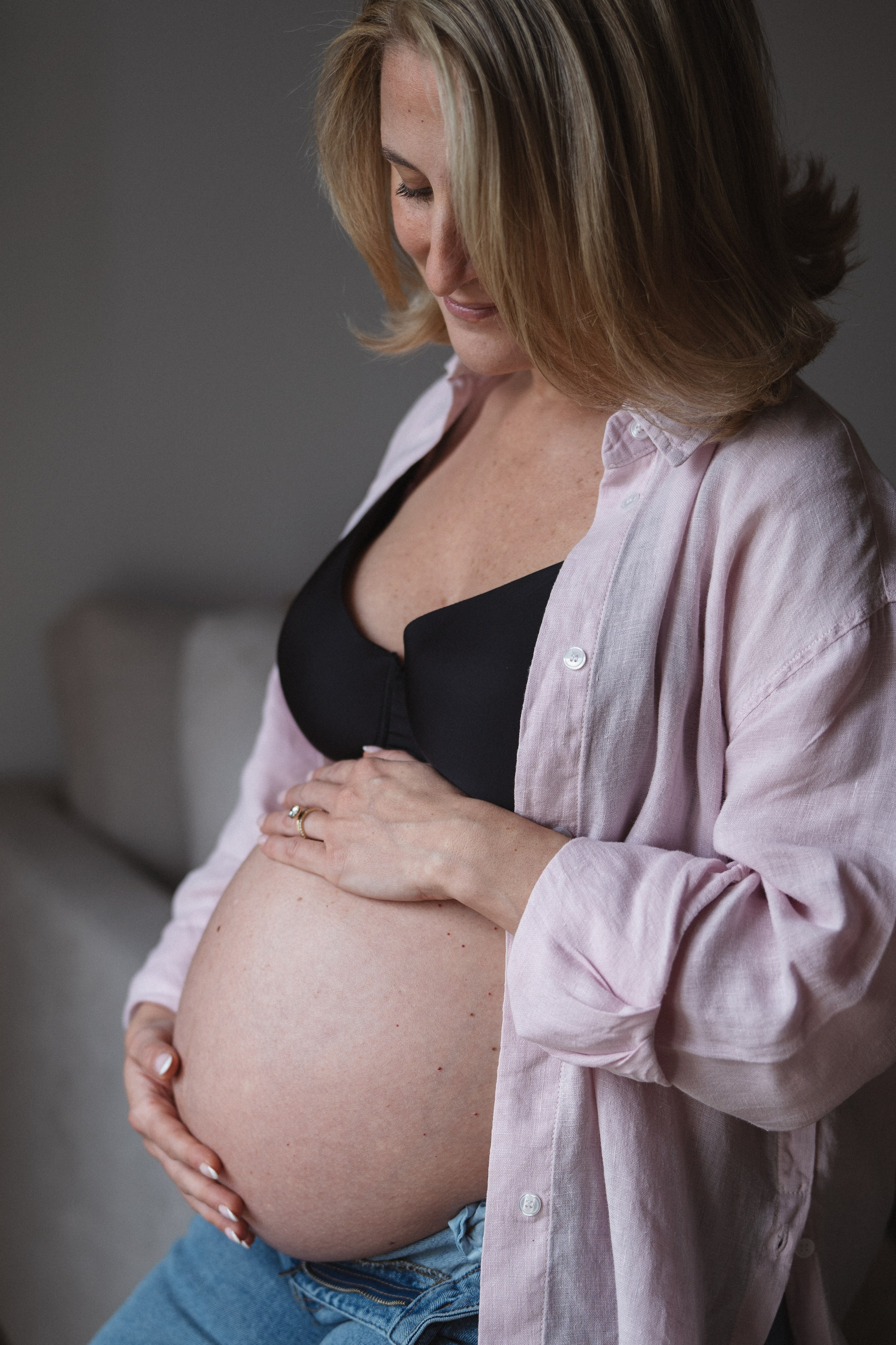 Pregnancy and family portrait photographer. maternity photoshoot. Photographer in Madrid, Spain. Alyona Belyaninova