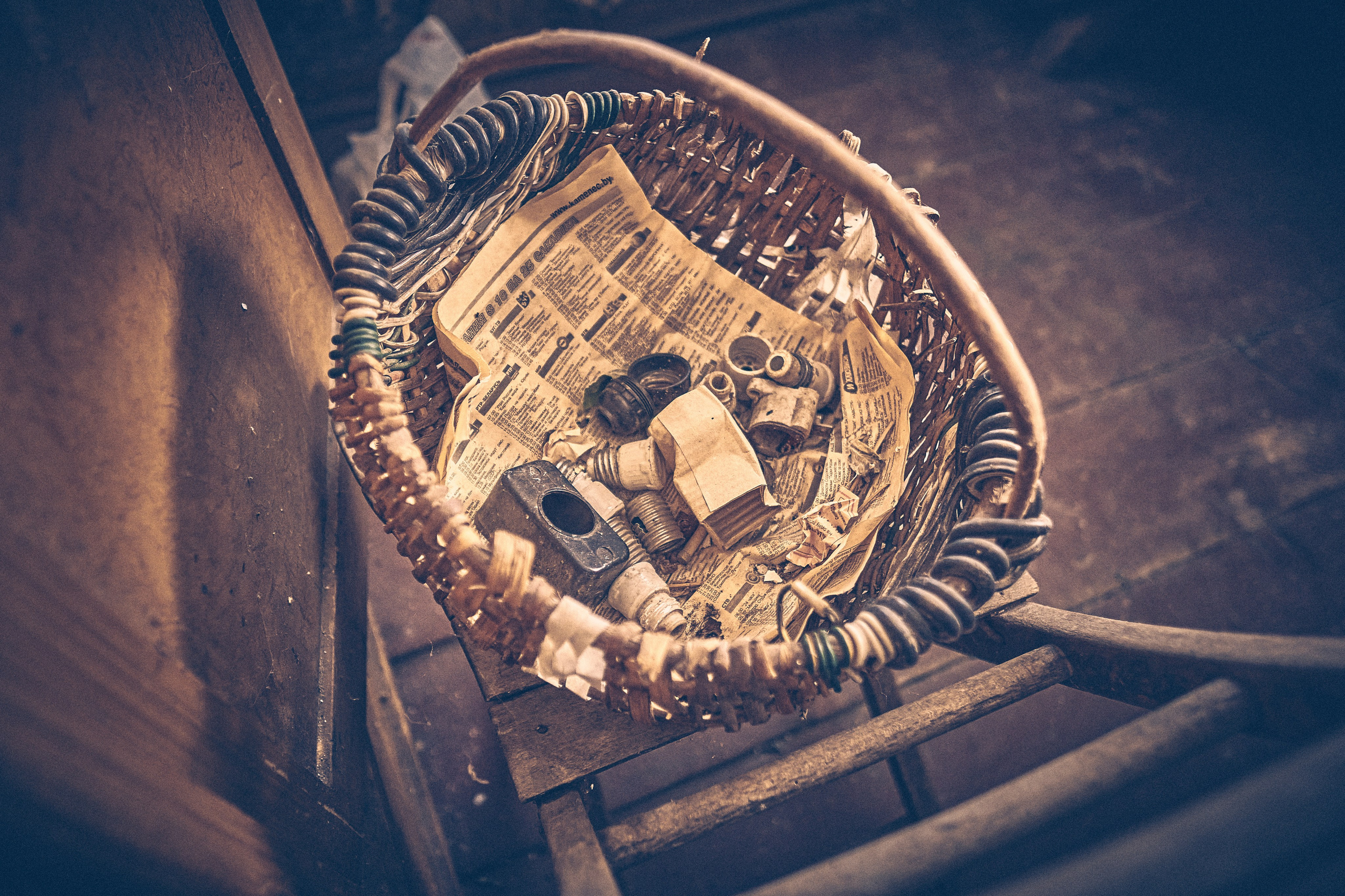 Andriej Szypiłow - Fotograf i Wideograf - Reportaż artystyczny - wizyta rodzinna in the middle of nowhere. Zabita dechami wieś na granicy Białorusi i Polski.