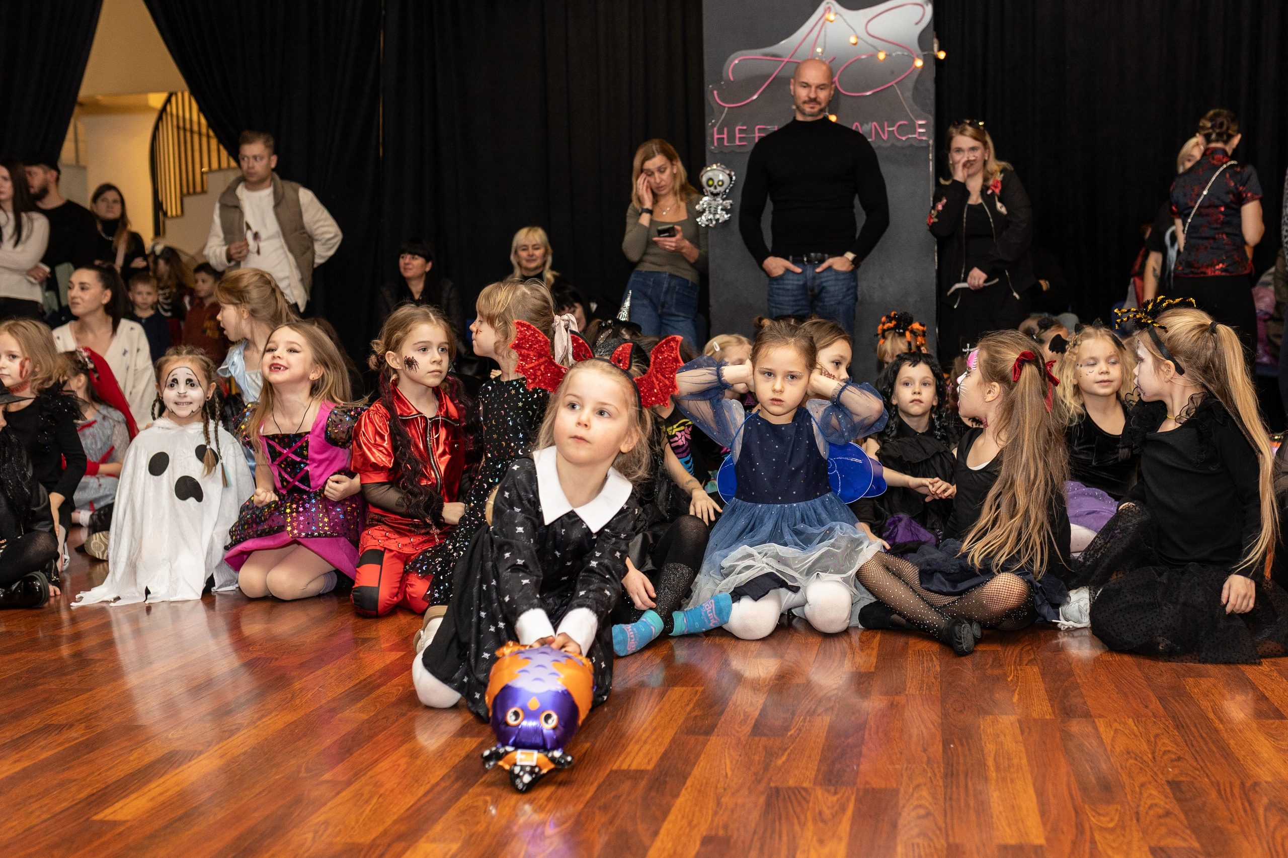 Leo dance studio Helloween 2025. Семейный и детский фотограф в Варшаве Мила Бобровская