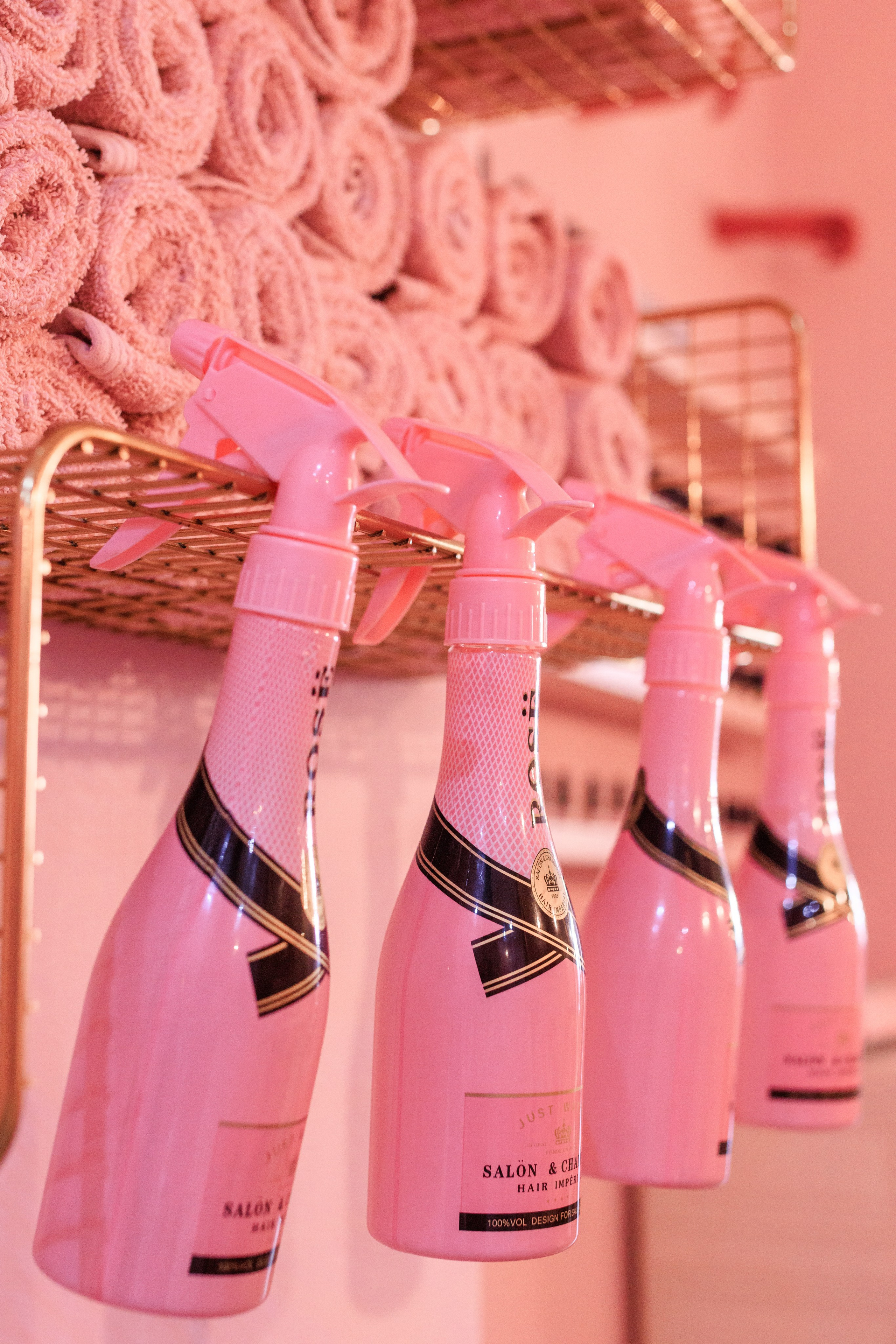 Salón de uñas. Fotógrafo de retrato, familia y reportajes en Valencia | España | Europa Vitalii Lumier