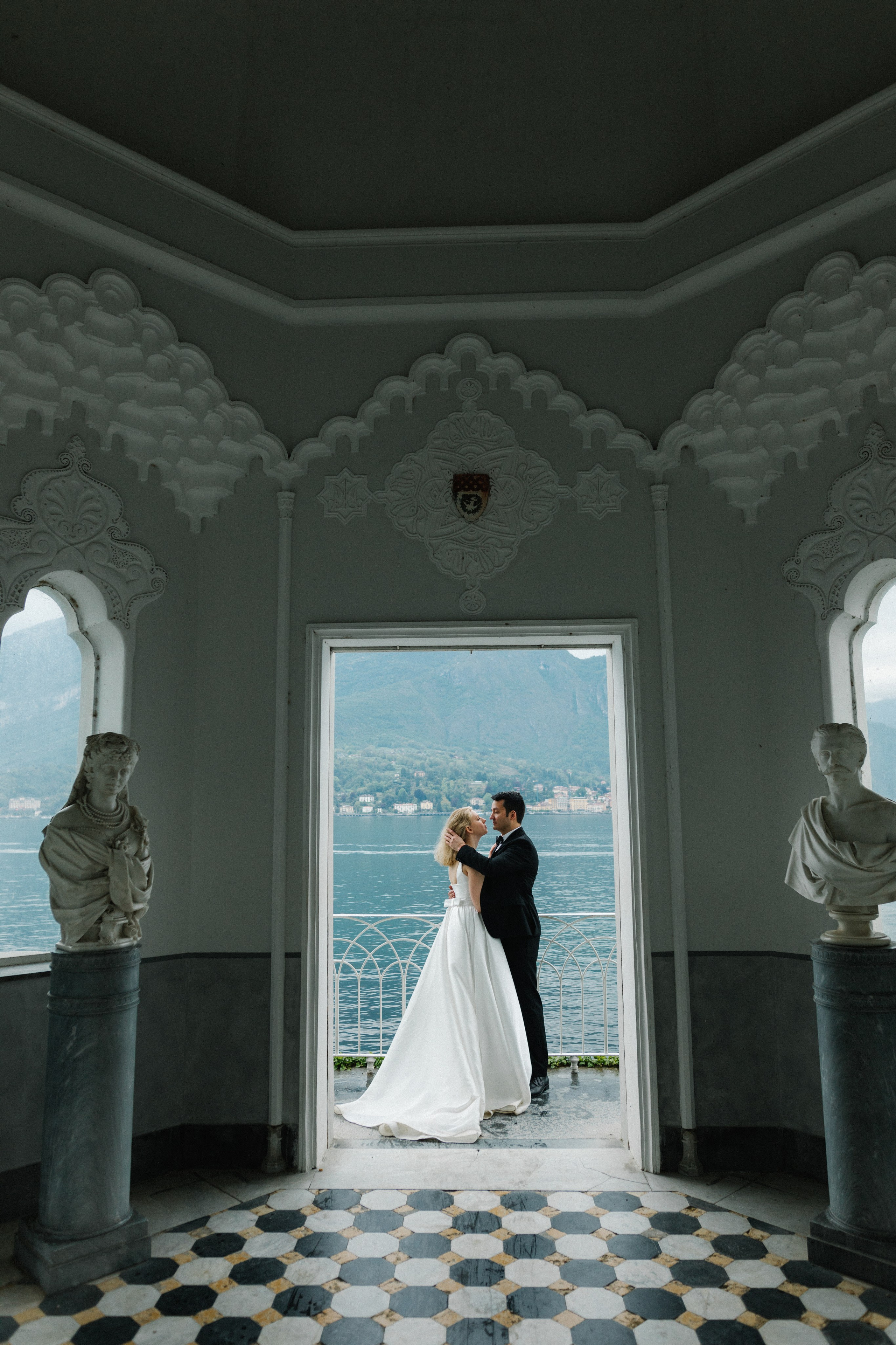 Rainy Day Wedding on Lake Como | Villa Serbelloni & Boat Photography. Photographer in Italy Anna Linnik