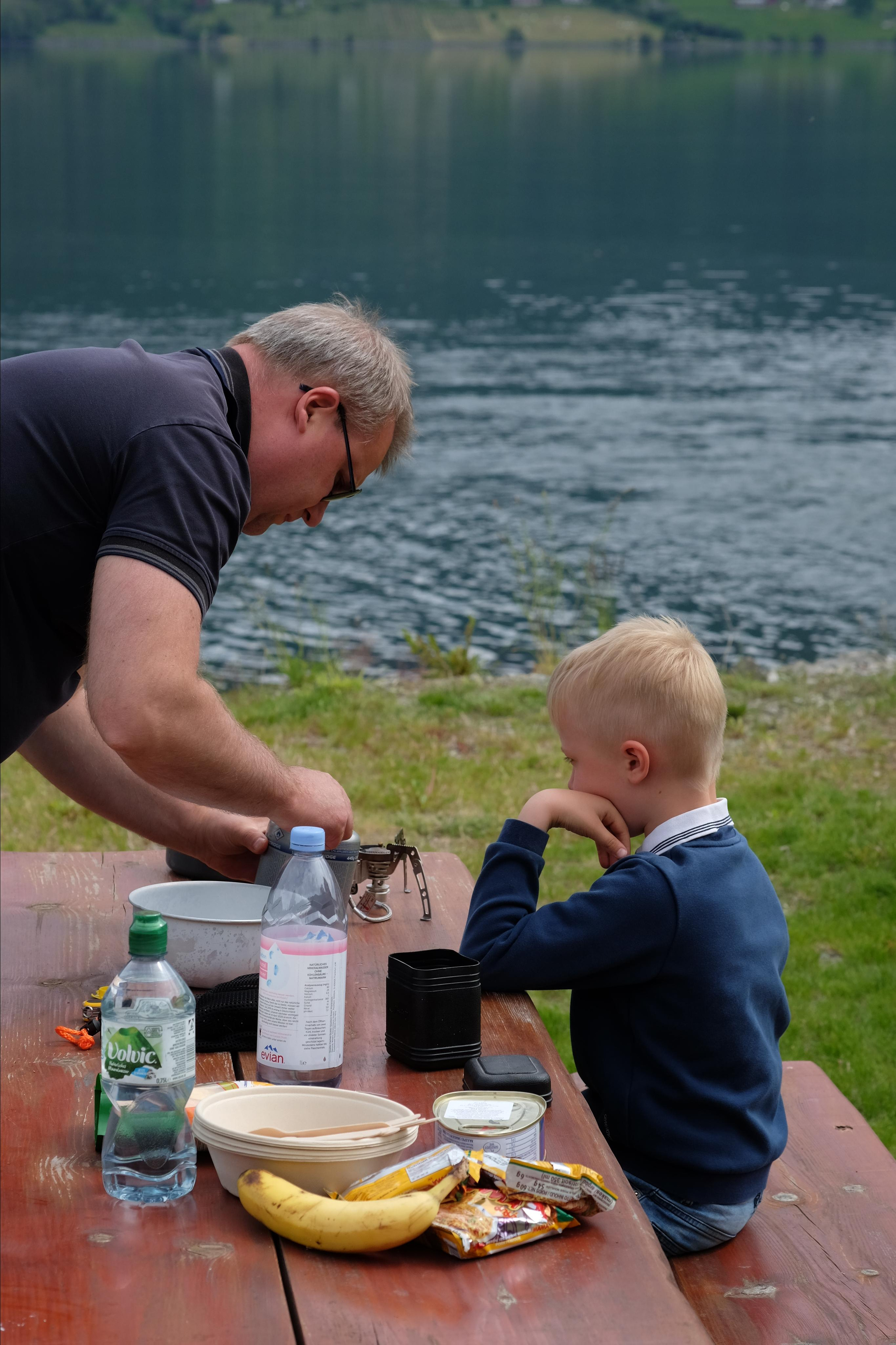 Spaziergang in Norwegen. Newborn Baby Fotografie Flensburg Babyfotoshooting