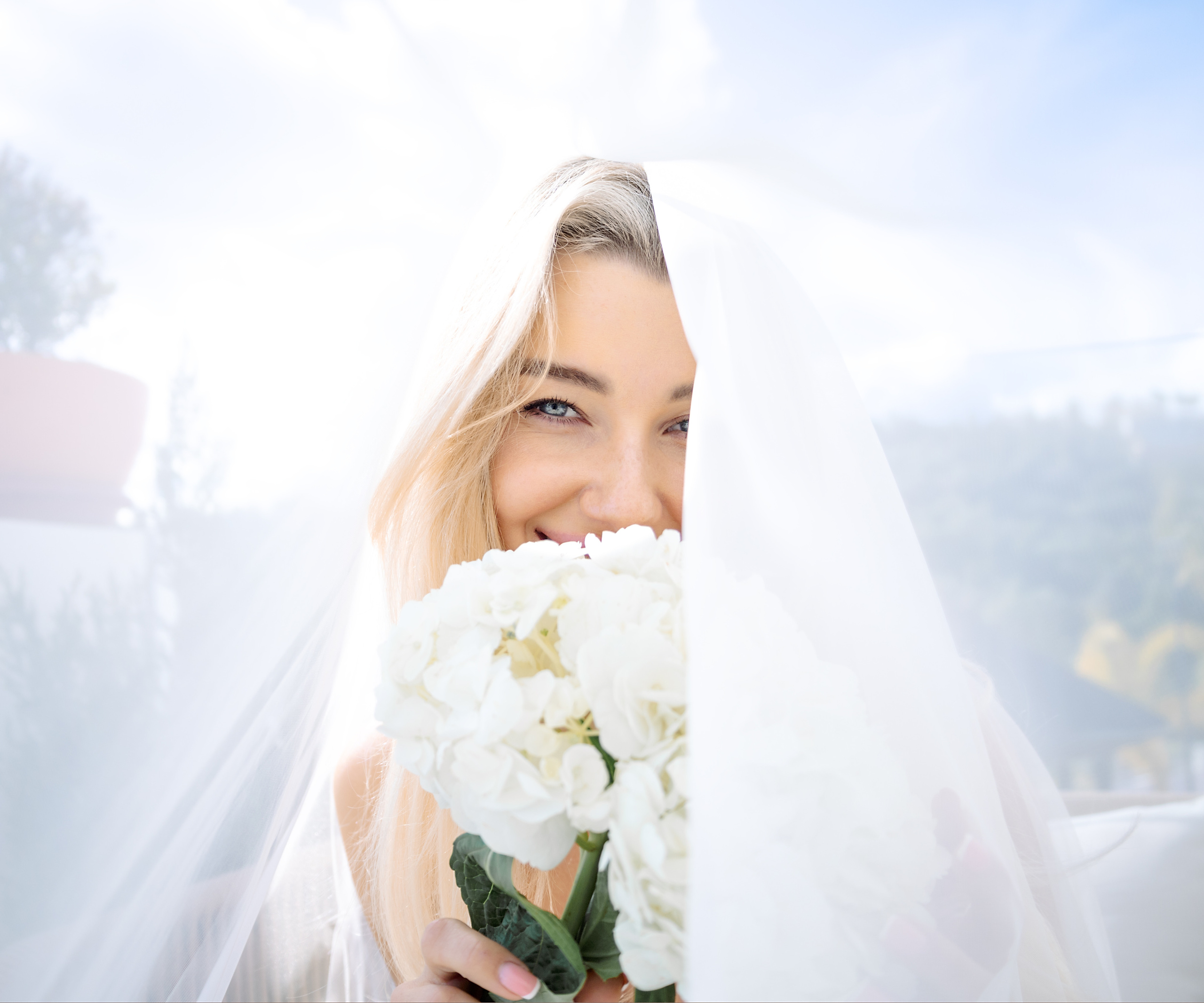 утро невесты , la mañana de la novia Невеста держит букет, готовясь к важному дню