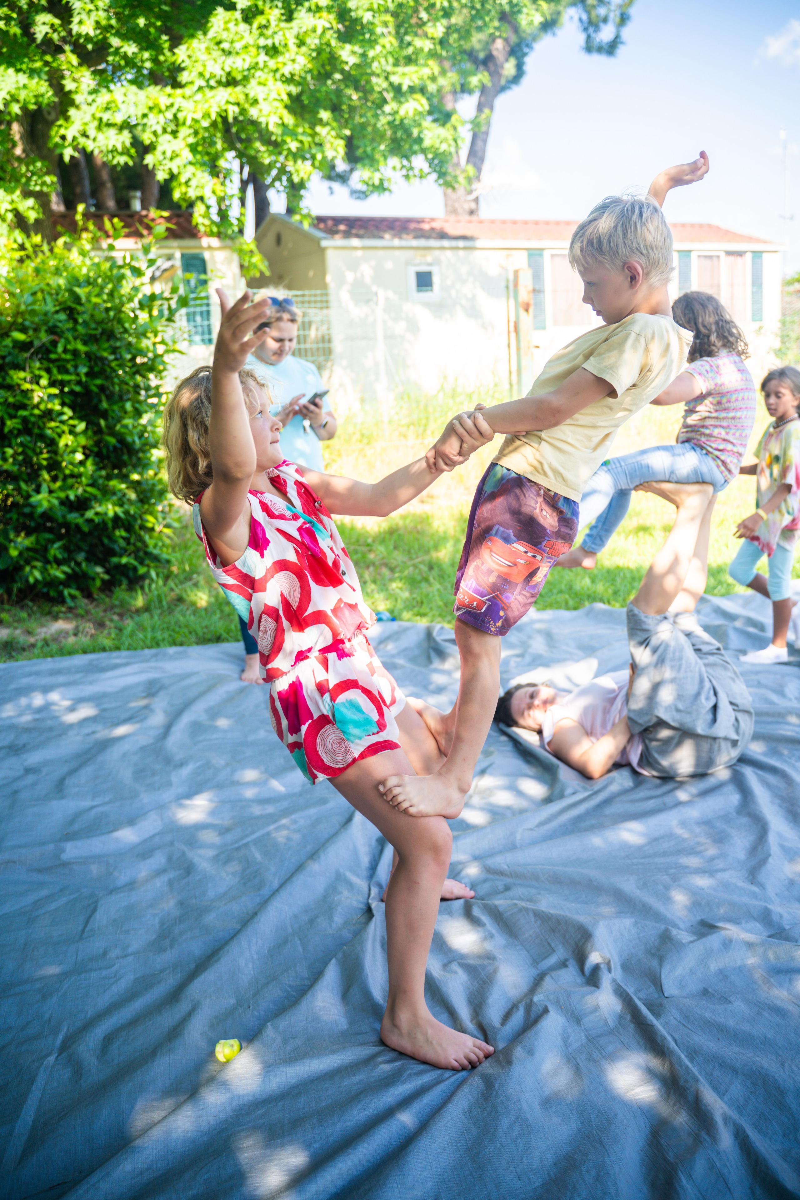 Детская игровая контактная импровизация. Семейные лагеря в Европе с Ниной Янечковой и Ириной Зиновьевой