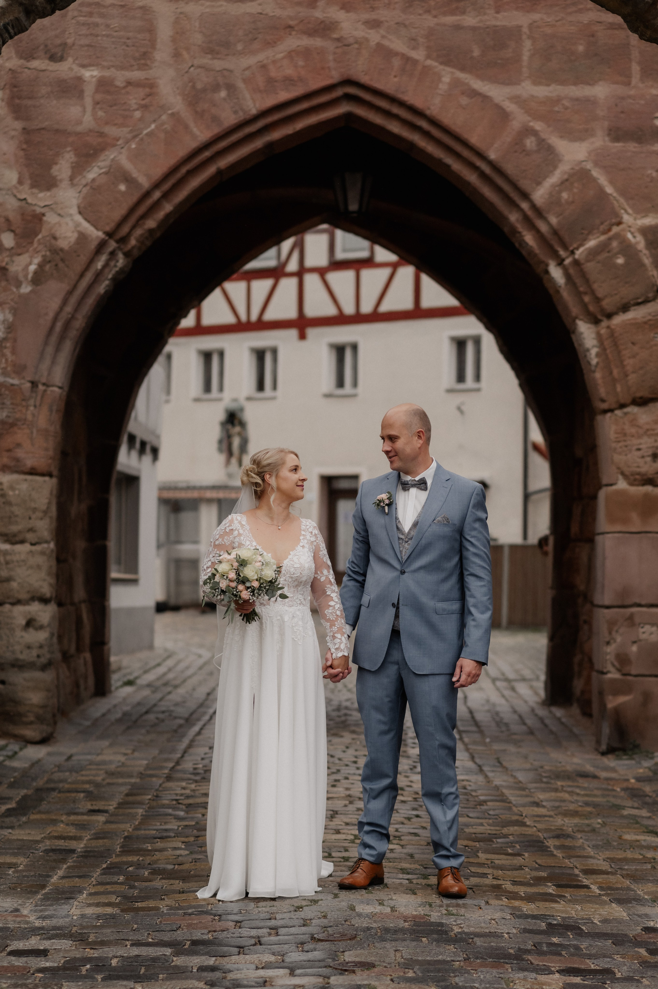 PRE-WEDDING IN WOLFRAMS-ESCHENBACH. Photographer in Nuremberg Irina Mehnert from Ansbach