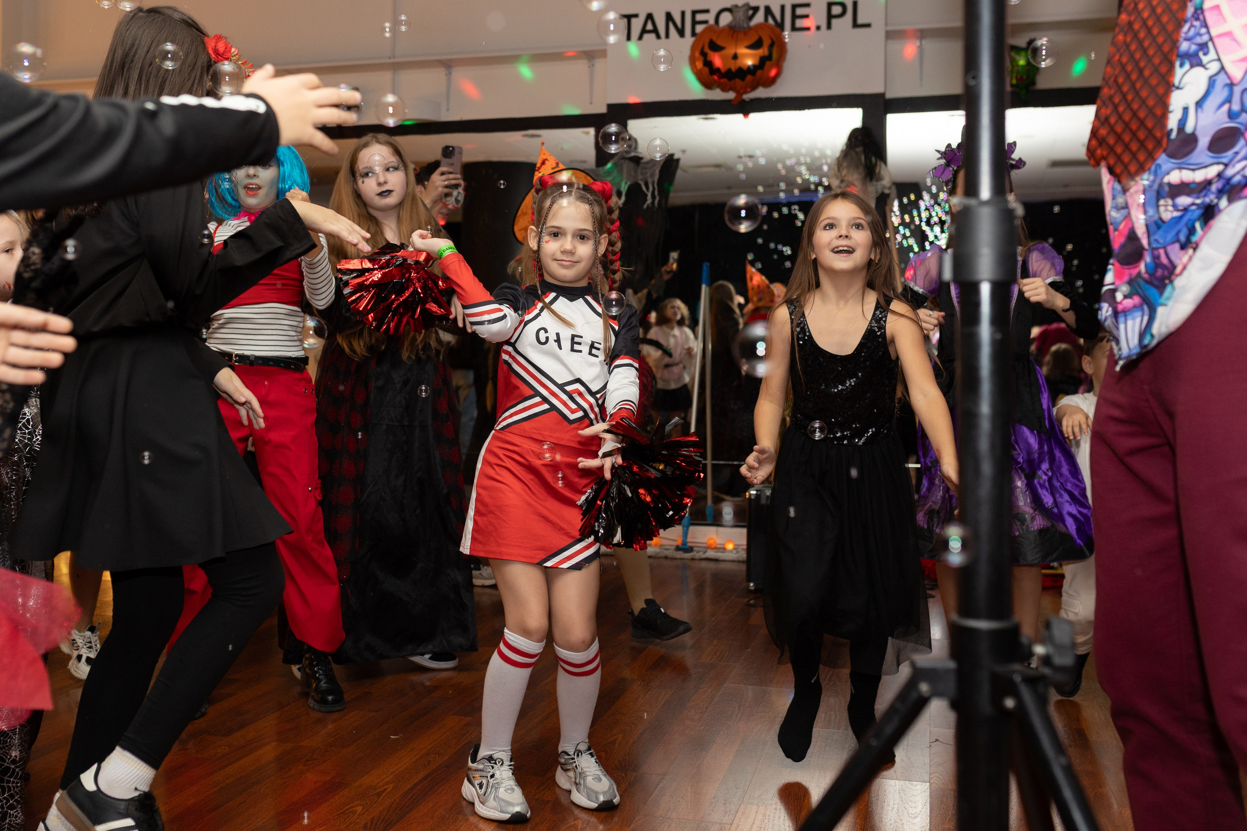 Leo dance studio Helloween 2025. Семейный и детский фотограф в Варшаве Мила Бобровская