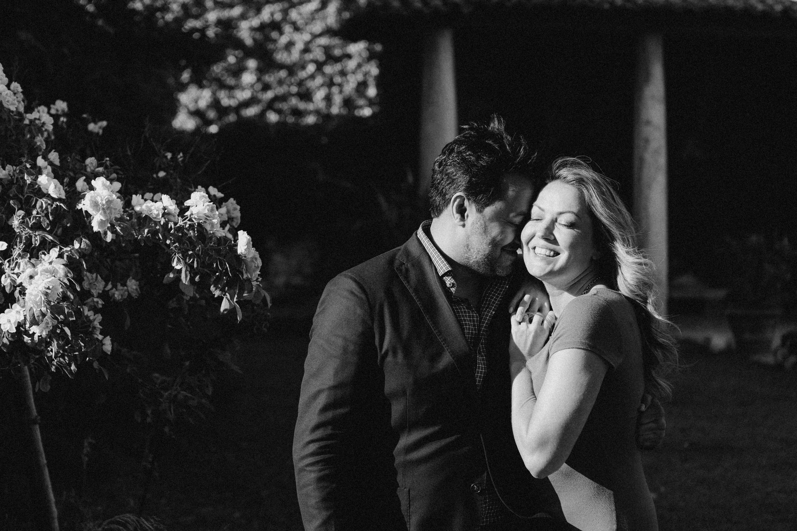 “Surprise engagement”. Eugenie Smirnova — wedding, corporate and lifestyle photographer in Toulouse and Southwest France