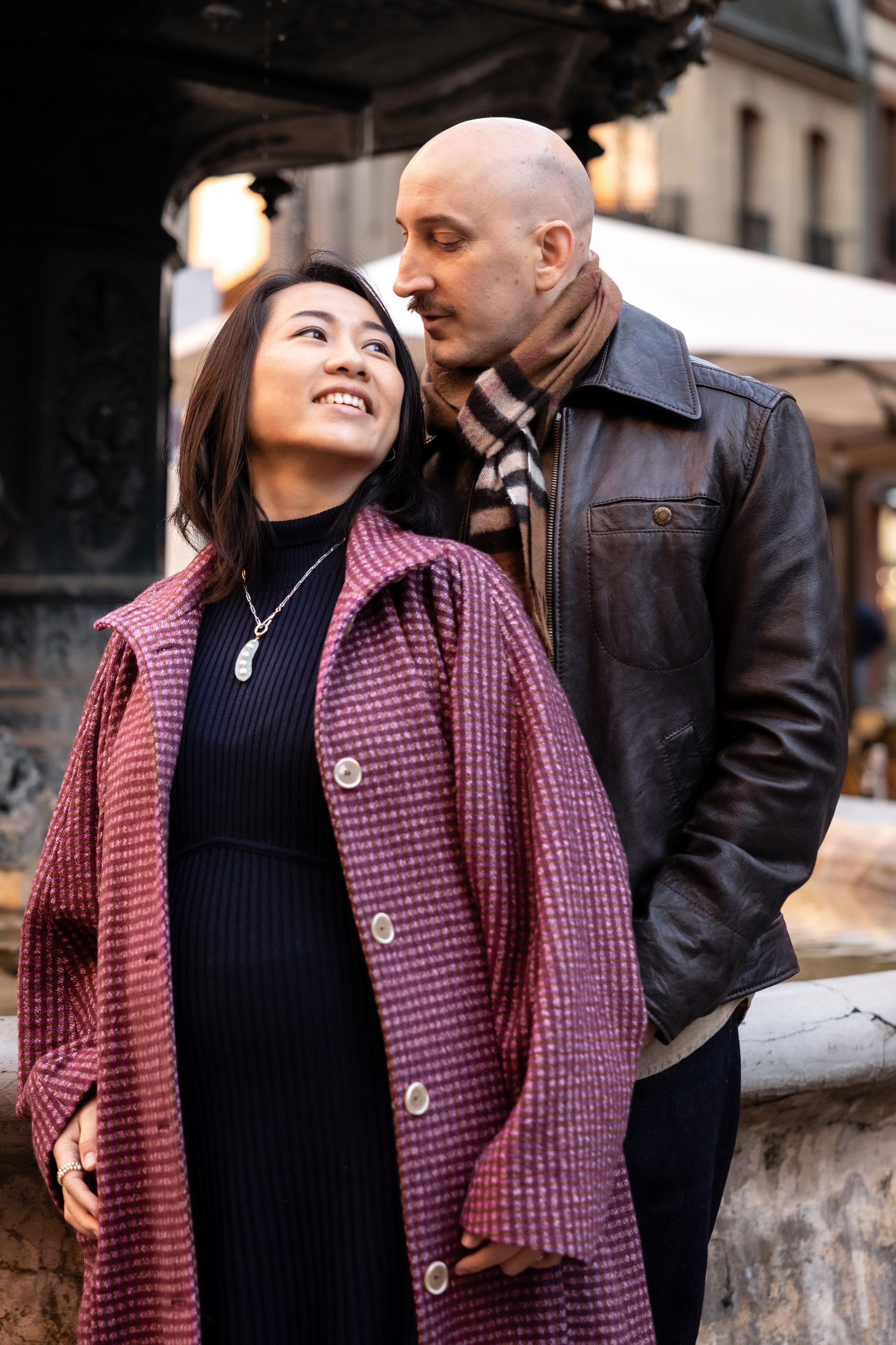 Christmas maternity photo session in Toulouse. Eugenie Smirnova — wedding, corporate and lifestyle photographer in Toulouse and Southwest France