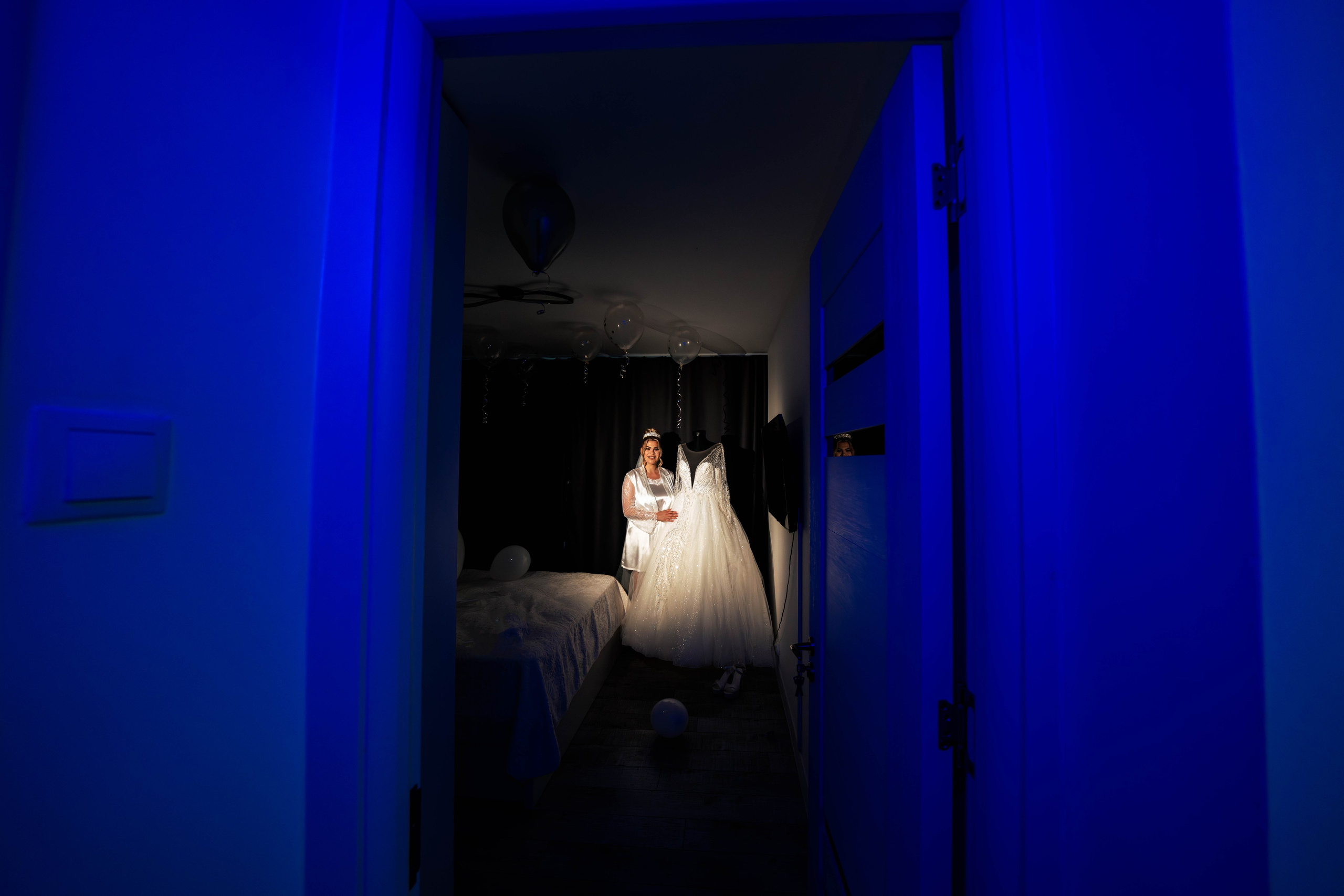 Andreea, Damian si Aris. Acasă