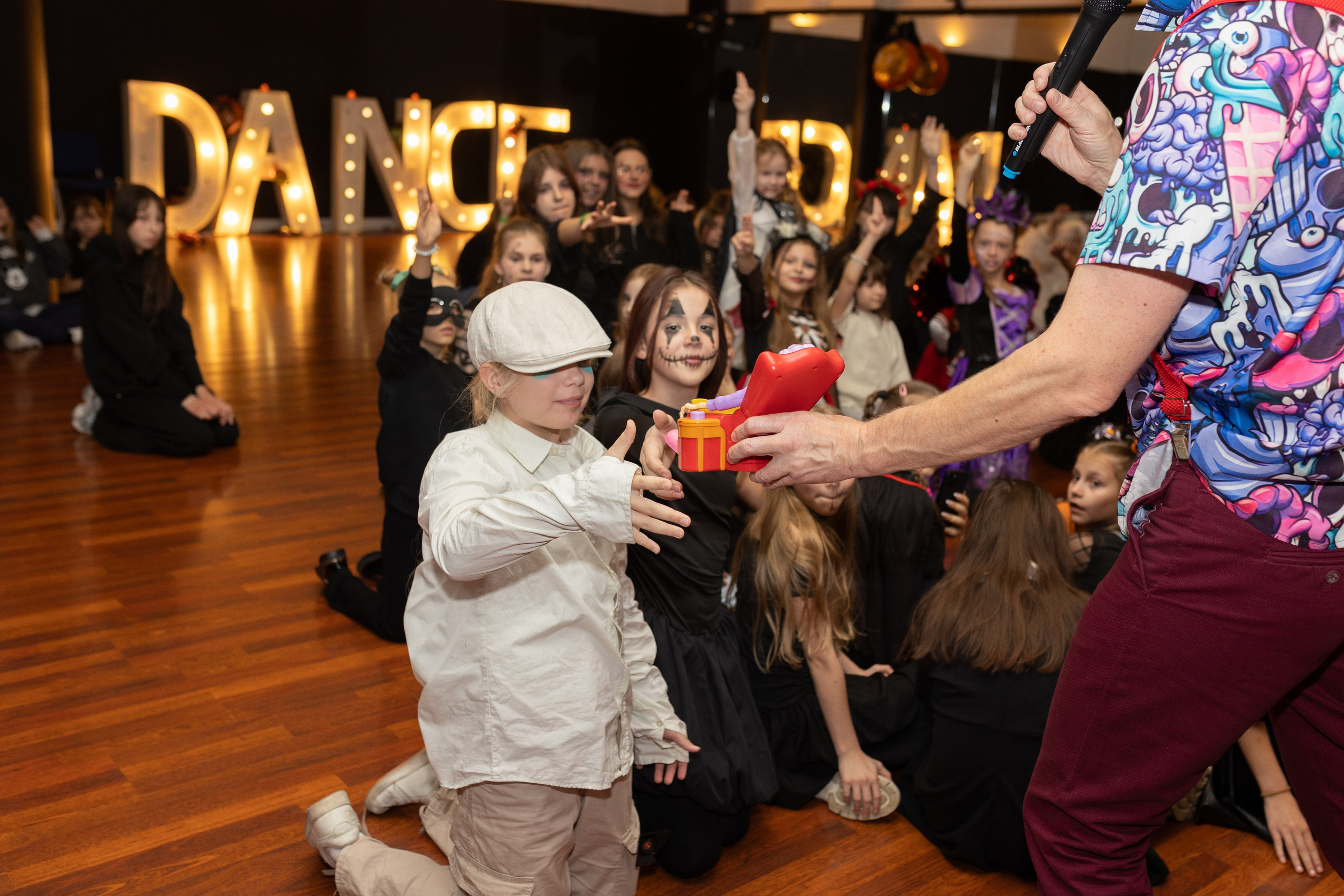 Leo dance studio Helloween 2025. Семейный и детский фотограф в Варшаве Мила Бобровская