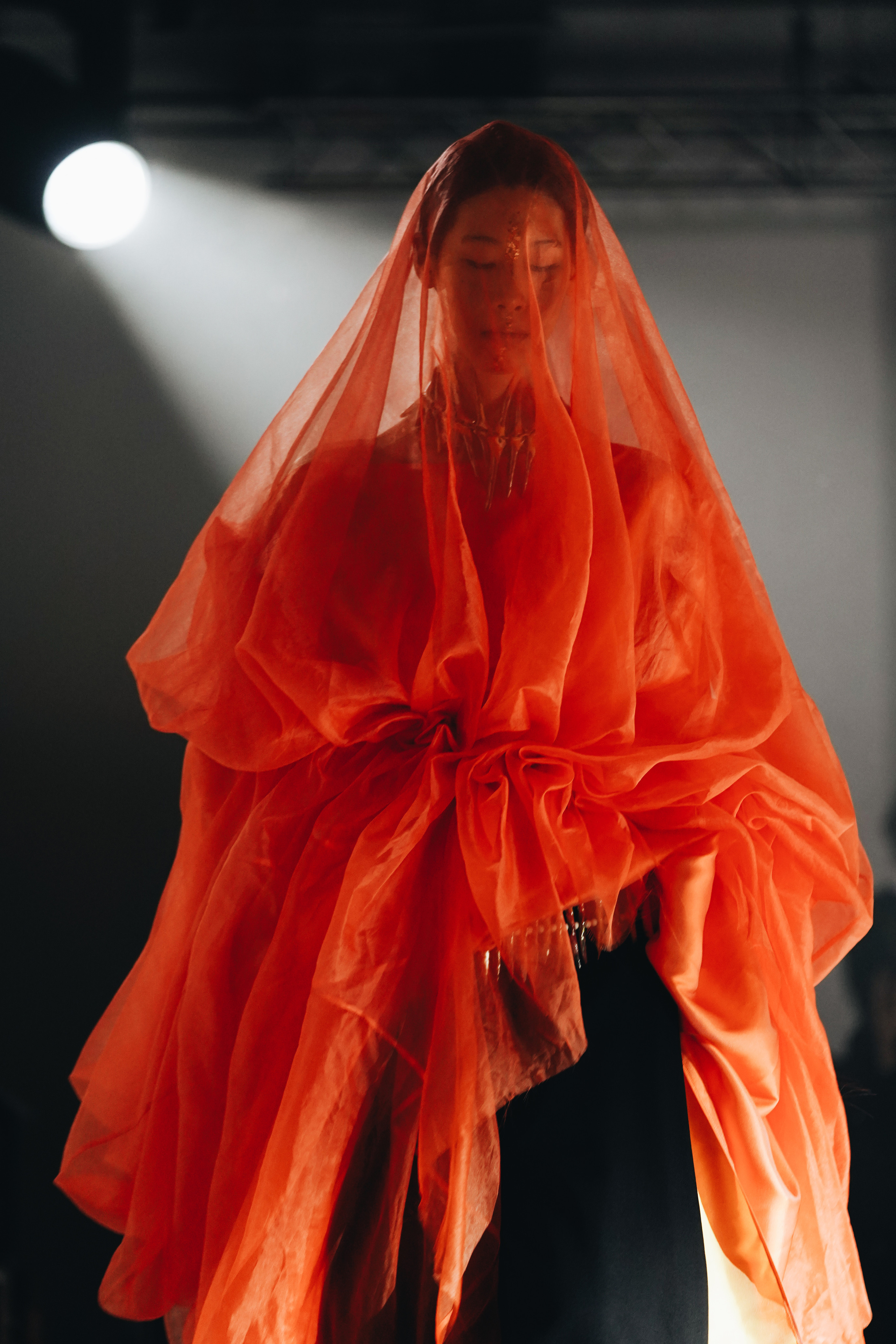 Yuima Nakazato Haute Couture SS23 in Paris. Anastasia Fedoseeva / The Street Pie — streetstyle photographer
