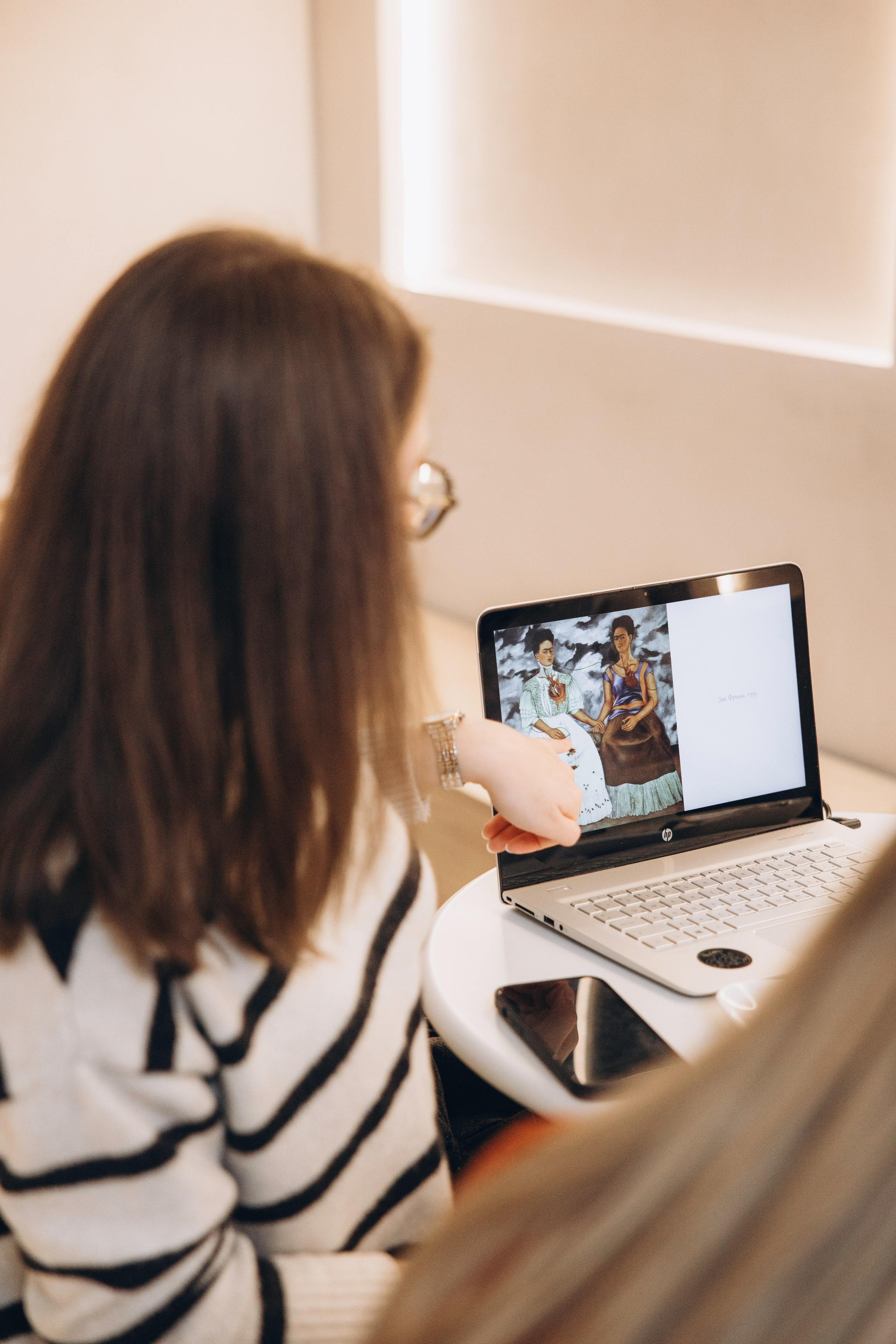 Event photo session for Art brunch Toulouse. Eugenie Smirnova — wedding, corporate and lifestyle photographer in Toulouse and Southwest France