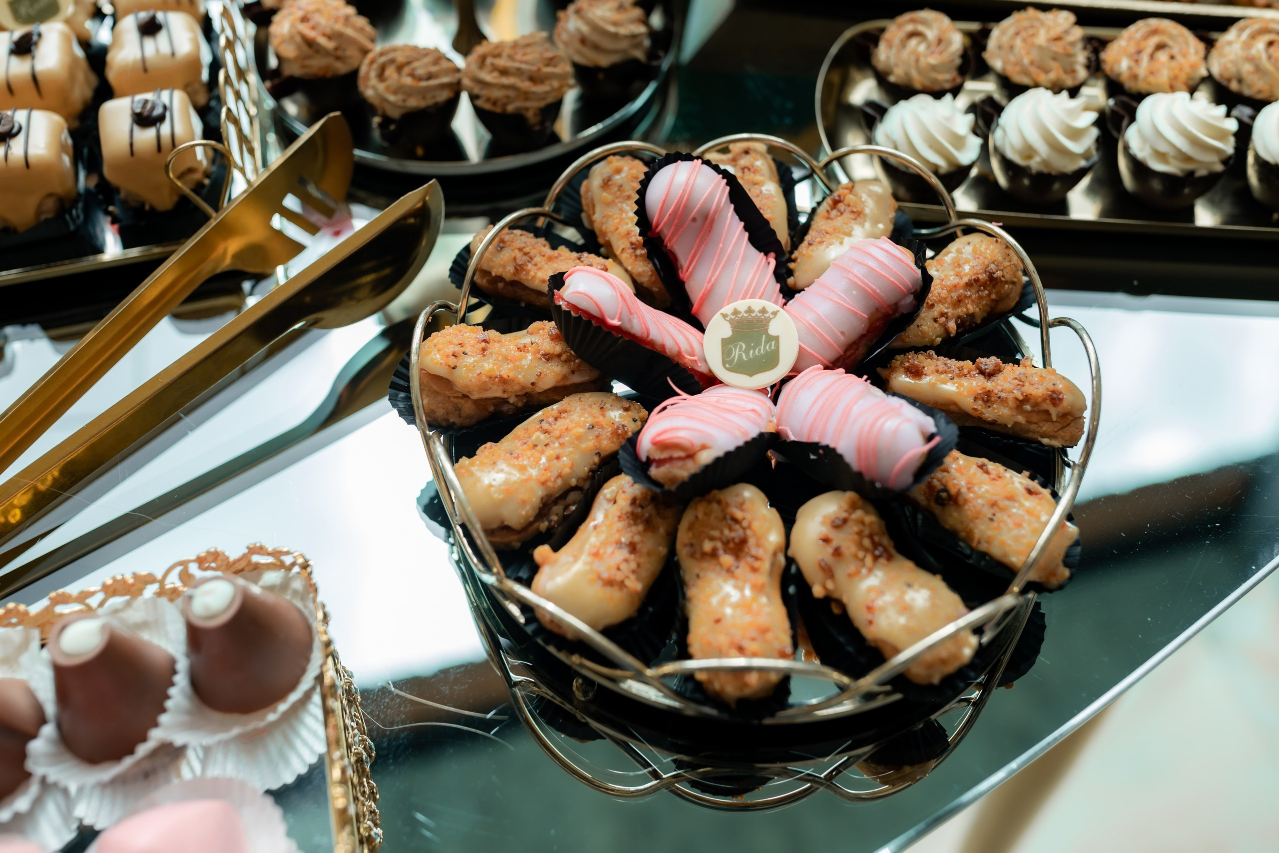 fotograf botez , fotografie botez Botoșani, fotograf Alin Chirilă, amintiri botez, fotografii botez, botez Miruna Parascheva, fotograf copii, fotografie botez în Botoșani-alt="botez , fotografie botez Alin Chirilă, amintiri botez, fotografii emoționante botez Botoșani"-- fotografii-botez-bebelus- amintiri-botez-micuț- moment-sfânt-crestinare- fotografie-emotionanta-botez- detalii-botez-bebelusi- parinti-fericiti-la-botez- fotograf-botez-profesionist- botez-in-biserica-ortodoxa- micuț-botezat-cu-emoție- zâmbete-și-lacrimi-la-botez- bebeluș-la-cristelniță- decor-botez-colorat- botez-cu-dragoste-și-credință- emotie-pura-la-botez- fotograf-botez-botosani- botez-iasi-suceava-fotograf- amintiri-nepretuite-botez-- Preotul ținându-l pe micuțul Mathias Gabriel la botez, în biserica Înălțarea Domnului, Copălău  - Detalii de la botezul lui Mathias – lumânare, trusou și icoană  - Familia lui Mathias Gabriel alături de micuț, în ziua botezului  - Portret emoționant cu mama și bebelușul în brațe, în biserică,fotograf profesionist evenimente Botoșani, Iași, Suceava, Fălticeni, Bacău, Pașcani, Roman - AlinoFotoStudio by Alin Chirilă - servicii foto nuntă, botez, cununie, ședințe foto creative, albume personalizate, fotografii emoționante și calitative pentru cele mai importante momente din viață,fotograf nuntă Botoșani Alin Chirilă,  ședință foto botez Iași - AlinoFotoStudio,  servicii fotograf profesionist evenimente Suceava,  fotograf cununie civilă Fălticeni - Alin Chirilă,  album foto nuntă personalizat Bacău.“Bebeluș botezat în biserică, ținut în brațe de nași”	•	“Detaliu cu lumânarea de botez decorată cu flori albe”	•	“Părinți emoționați alături de copilul lor la ceremonia de botez”	•	“Masa festivă de botez cu decor tematic și tort personalizat”	•	“Momentul în care preotul toarnă apă sfințită pe fruntea bebelușului”	“Bebeluș în rochie albă de botez, zâmbind în brațele mamei”	•	“Detaliu cu cruciulița de botez așezată pe o pernă de satin”	•	“Părinți și nași aprinzând lumânările în timpul ceremoniei de botez”	•	“Tort de botez decorat cu figurine tematice și numele copilului”	•	“Copil botezat dormind liniștit în pătuțul decorat festiv”	•	“Momentul în care preotul binecuvântează copilul în fața altarului”	•	“Invitați adunându-se în jurul mesei festive la petrecerea de botez”	•	“Bebeluș ținând în mână o jucărie personalizată primită la botez”	•	“Familie fericită pozând împreună după ceremonia de botez”	•	“Decor tematic cu baloane și flori la locația petrecerii de botez” fotograf Botoșani fotograf evenimente fotograf botez Alin Chirila fotograf alinofotostudio.fotograf botez Amelis Maria, fotografie botez Botoșani, fotograf Alin Chirilă, amintiri botez, fotografii botez, botez Amelis Maria, fotograf copii, fotografie botez în Botoșani,