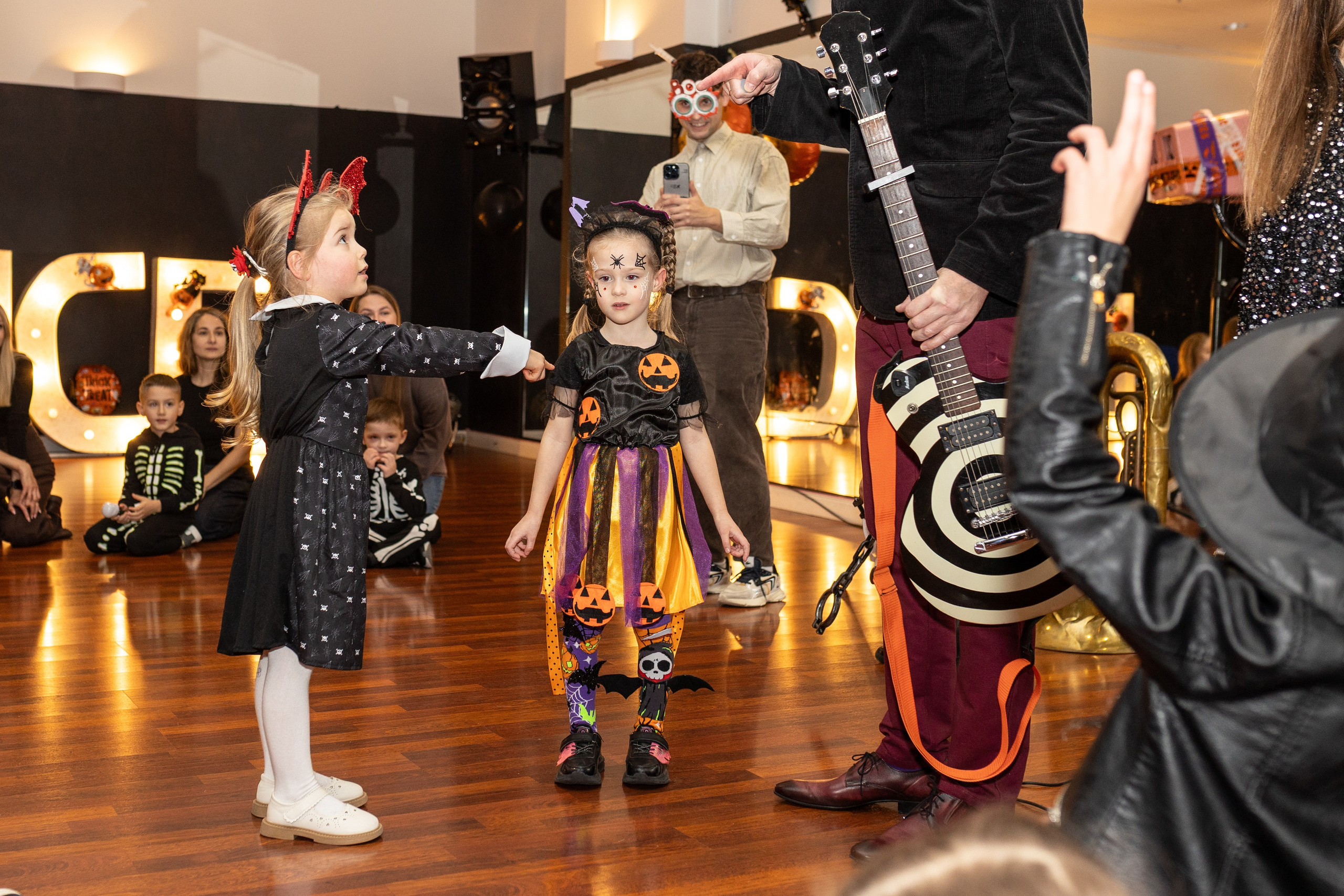 Leo dance studio Helloween 2025. Семейный и детский фотограф в Варшаве Мила Бобровская