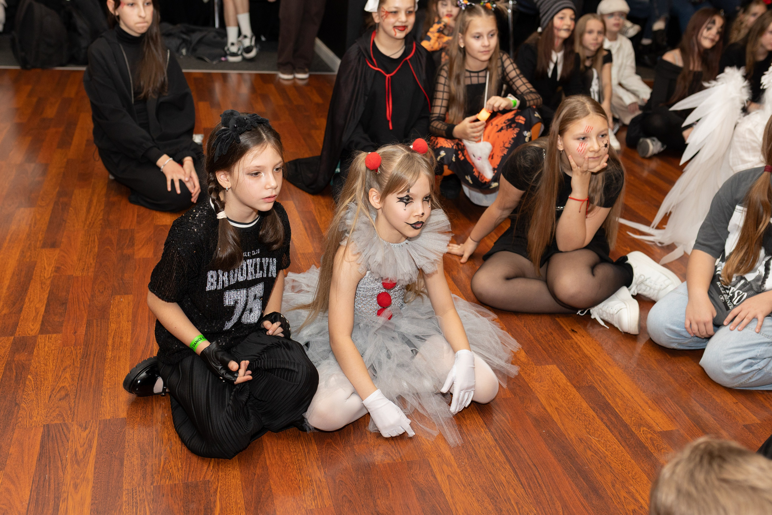 Leo dance studio Helloween 2025. Семейный и детский фотограф в Варшаве Мила Бобровская