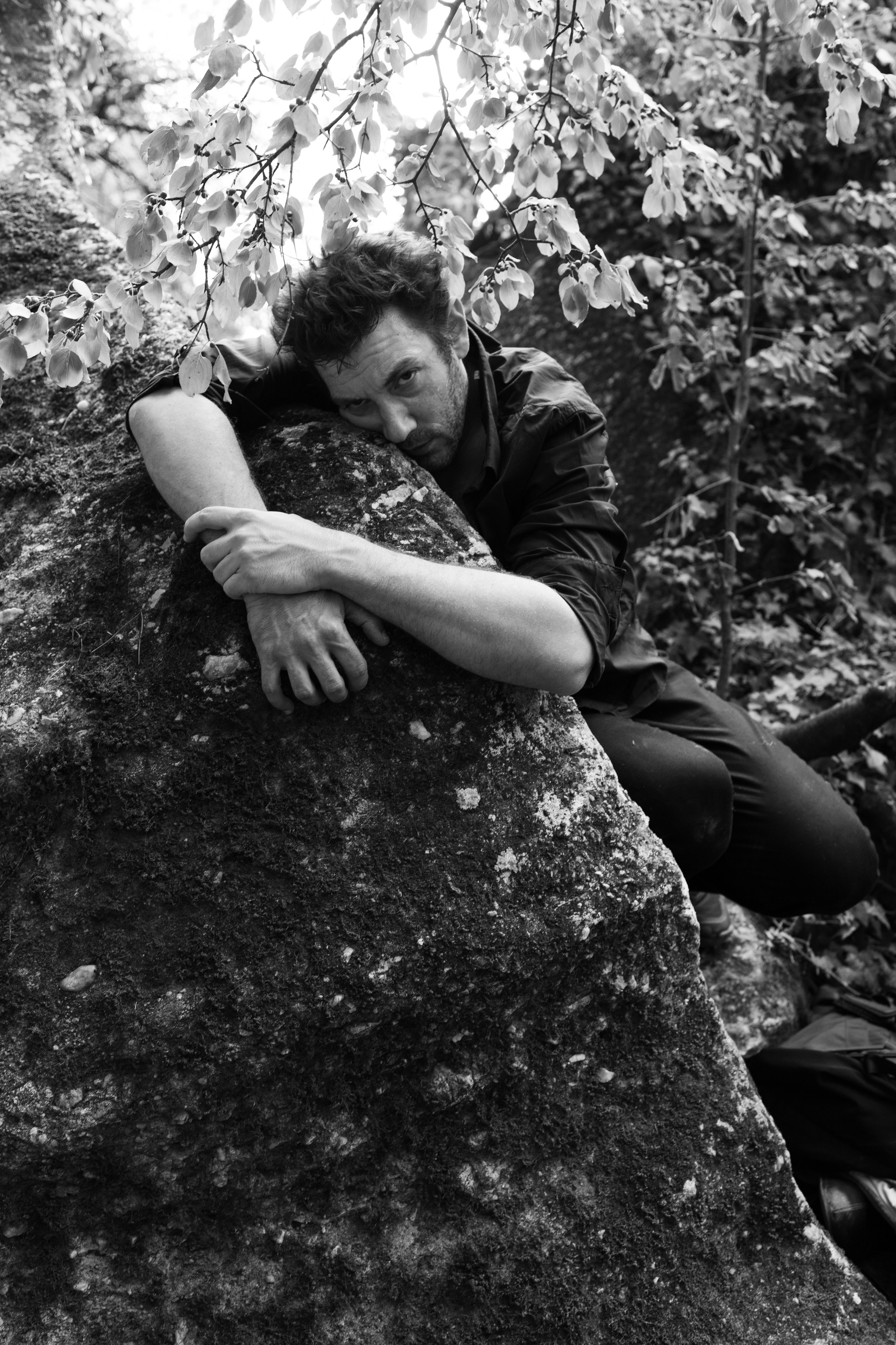 Portrait du portfolio d’un acteur Avignon Provence France. Histoires d’amour, séances photos de famille et de mariage en France