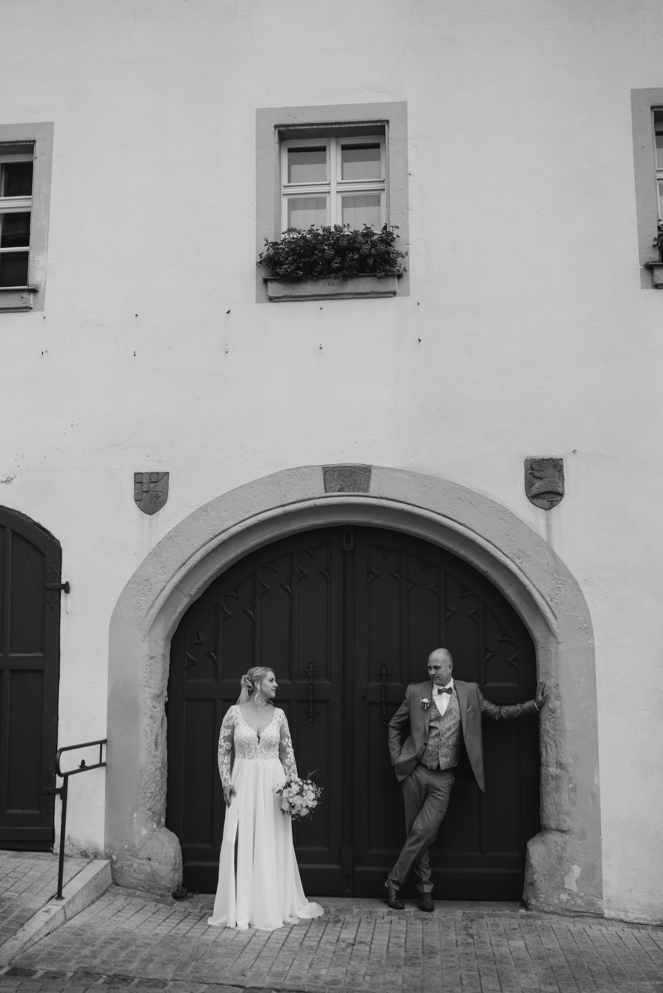 PRE-WEDDING IN WOLFRAMS-ESCHENBACH. Photographer in Nuremberg Irina Mehnert from Ansbach