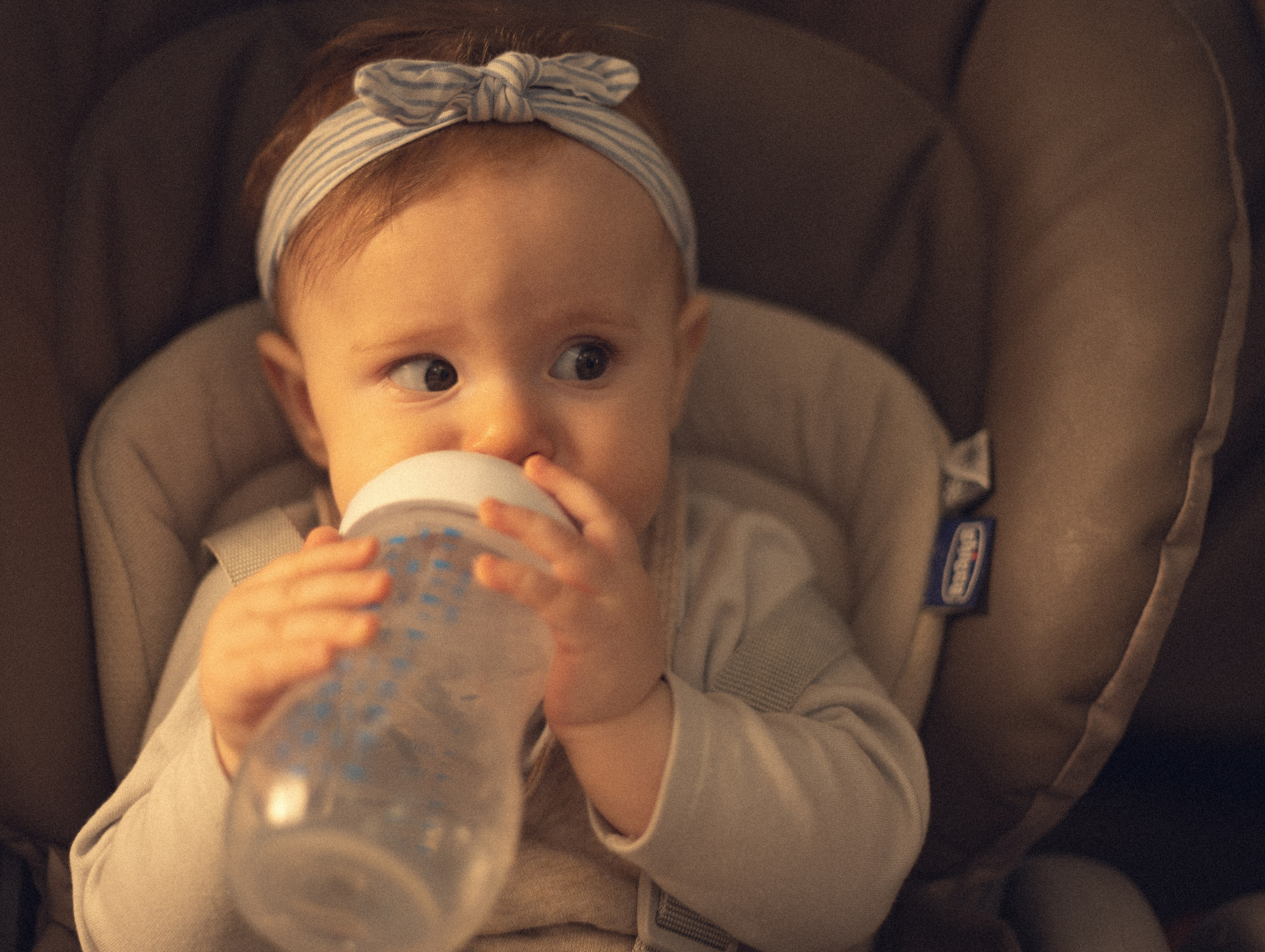Séance photo de famille pour Noël. Histoires d’amour, séances photos de famille et de mariage en France