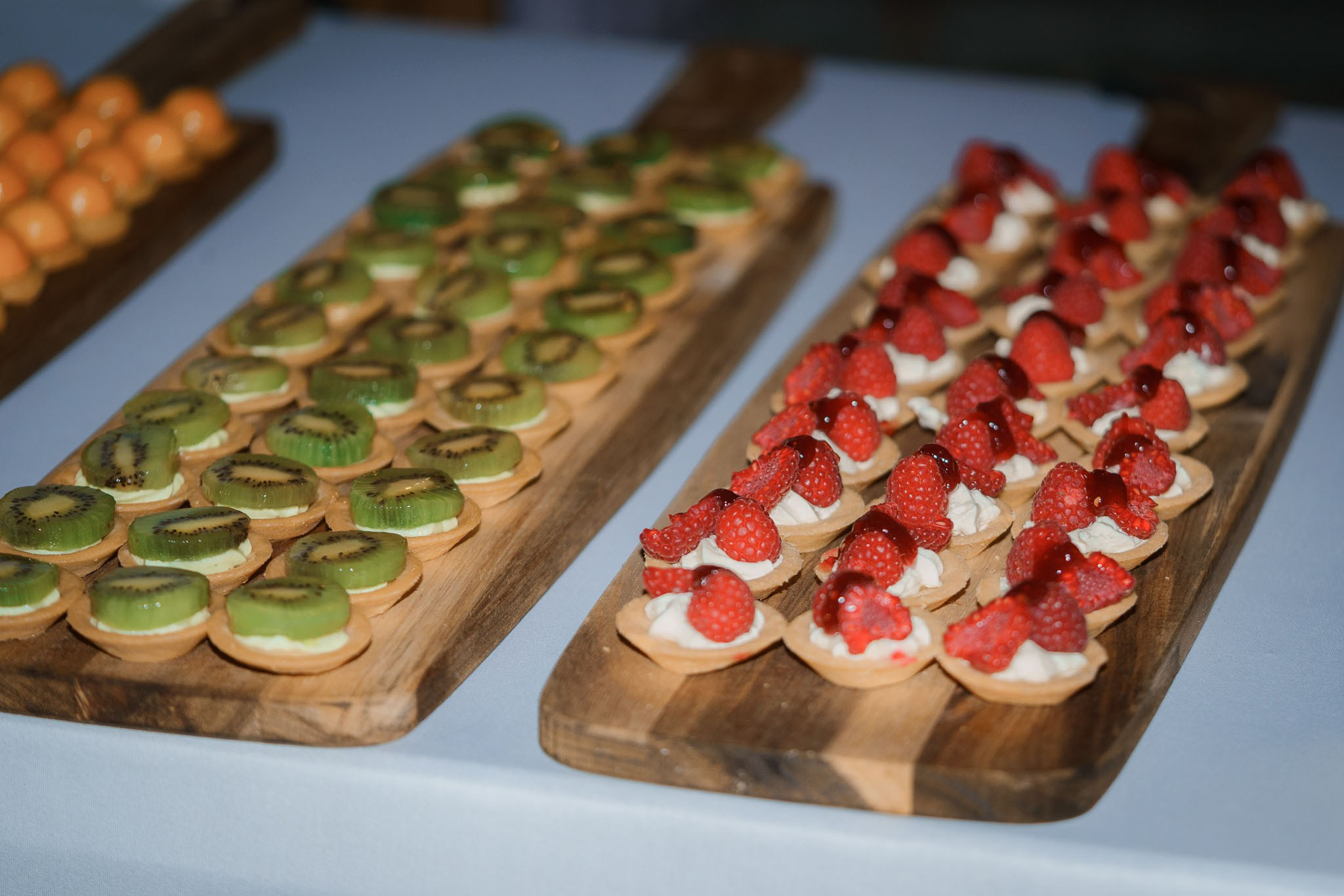 K& F, destination wedding photographer in L’Orangerie de l’Orée du Bois, France