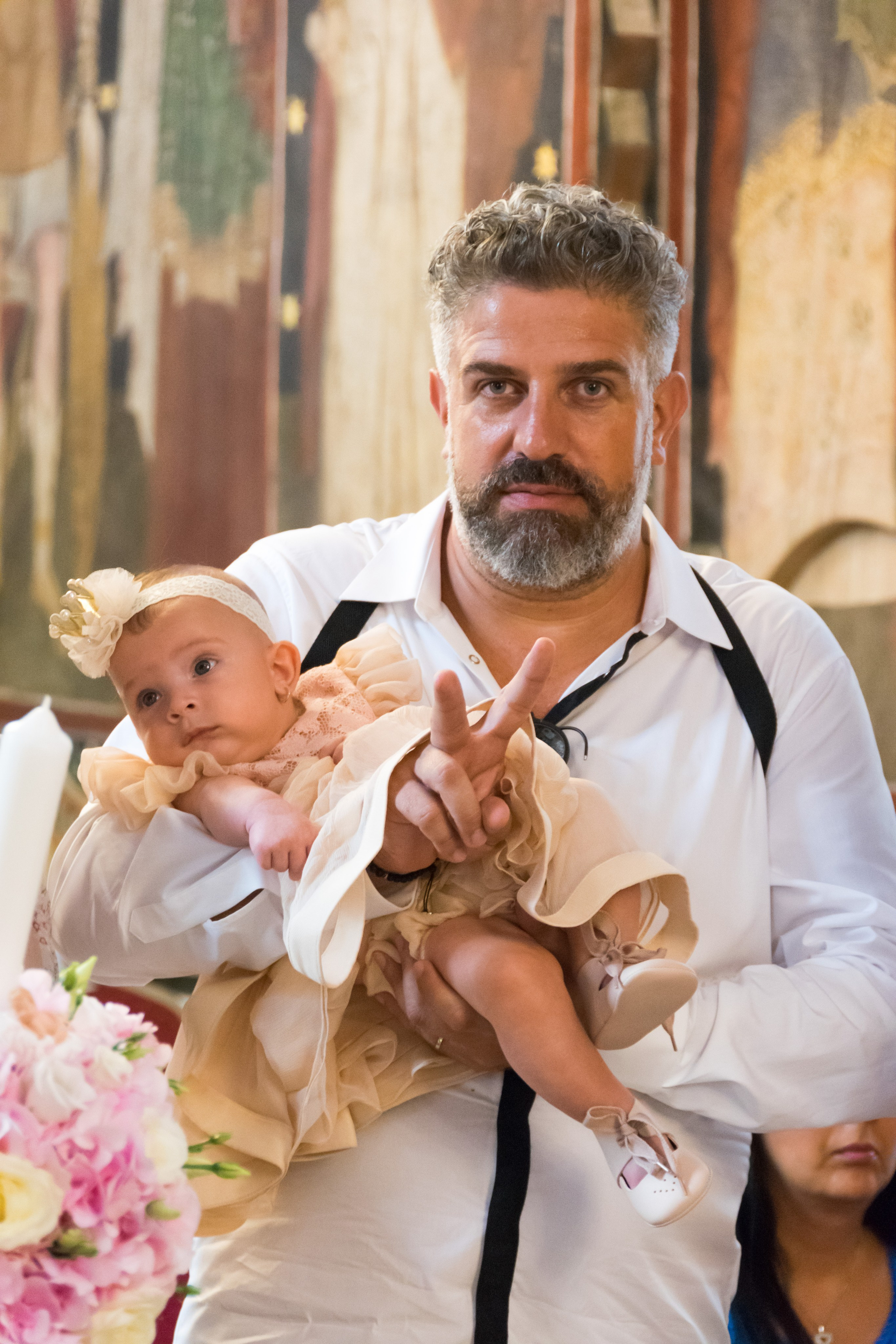 Fotograf botez, sedinta foto acasa, fotografii cu bebe, fotograf profesionist botez Bucuresti, sedinta foto de familie, sedinta foto cu bebe, fotografii la botez acasa, fotografii pregatiri bebe, botezul bebelusului, obiceiuri la botez, fotograf pentru botez, oferta foto botez, fotograf profesionist Bucuresti, botez restaurant Zexe