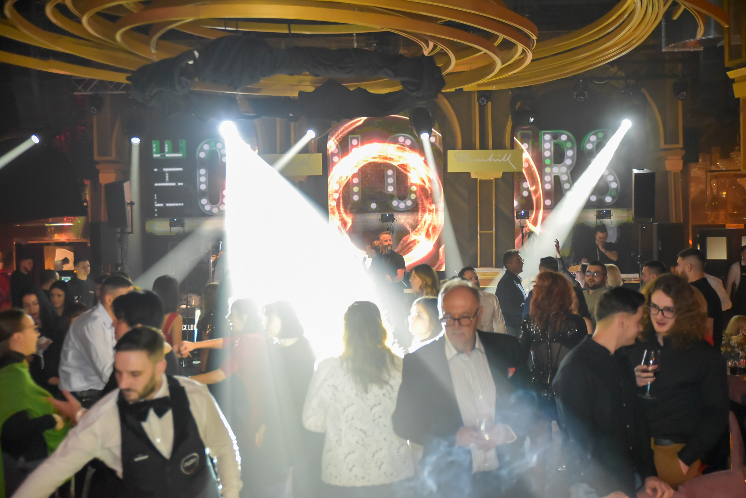 Corporate photographer, business photo session, corporate photographer price, Professional Services for Business Events, Business portraits, photos for events organized by companies, product photography, Bucharest business photos, Bucharest professional photos, Professional portrait photos