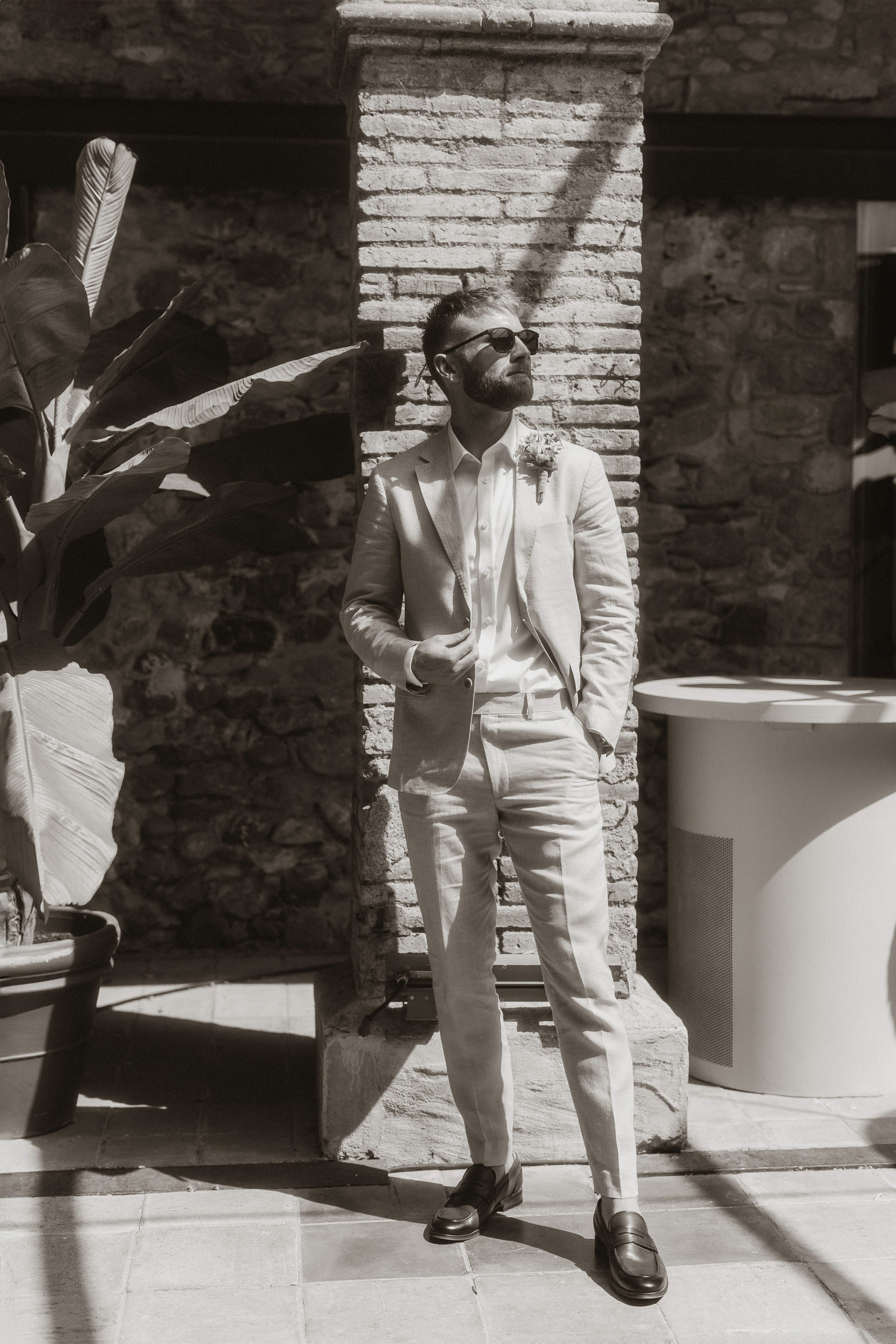 Lauren & Jamie. Hotel Castell d’Emporda. Paola wedding photographer / videographer in Barcelona